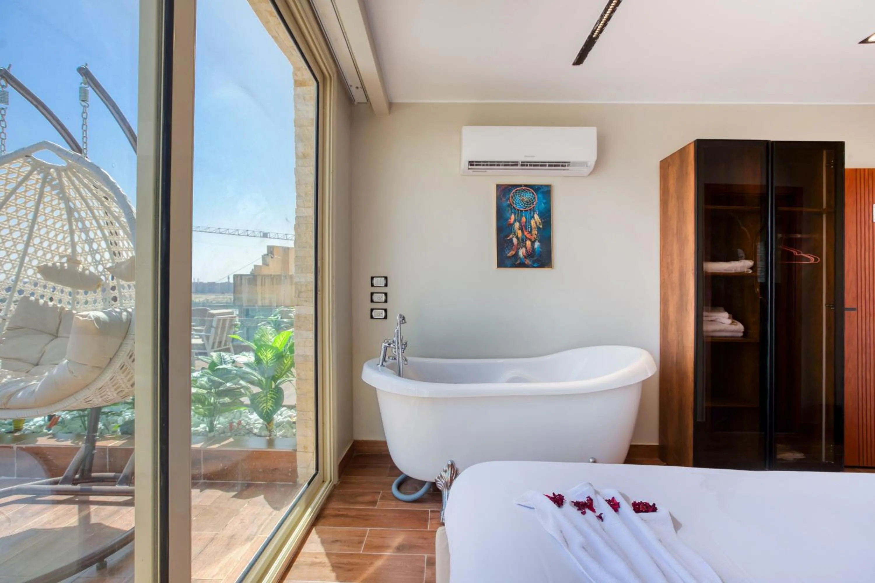 Hot Tub, Bed in Gaia Pyramids Hotel