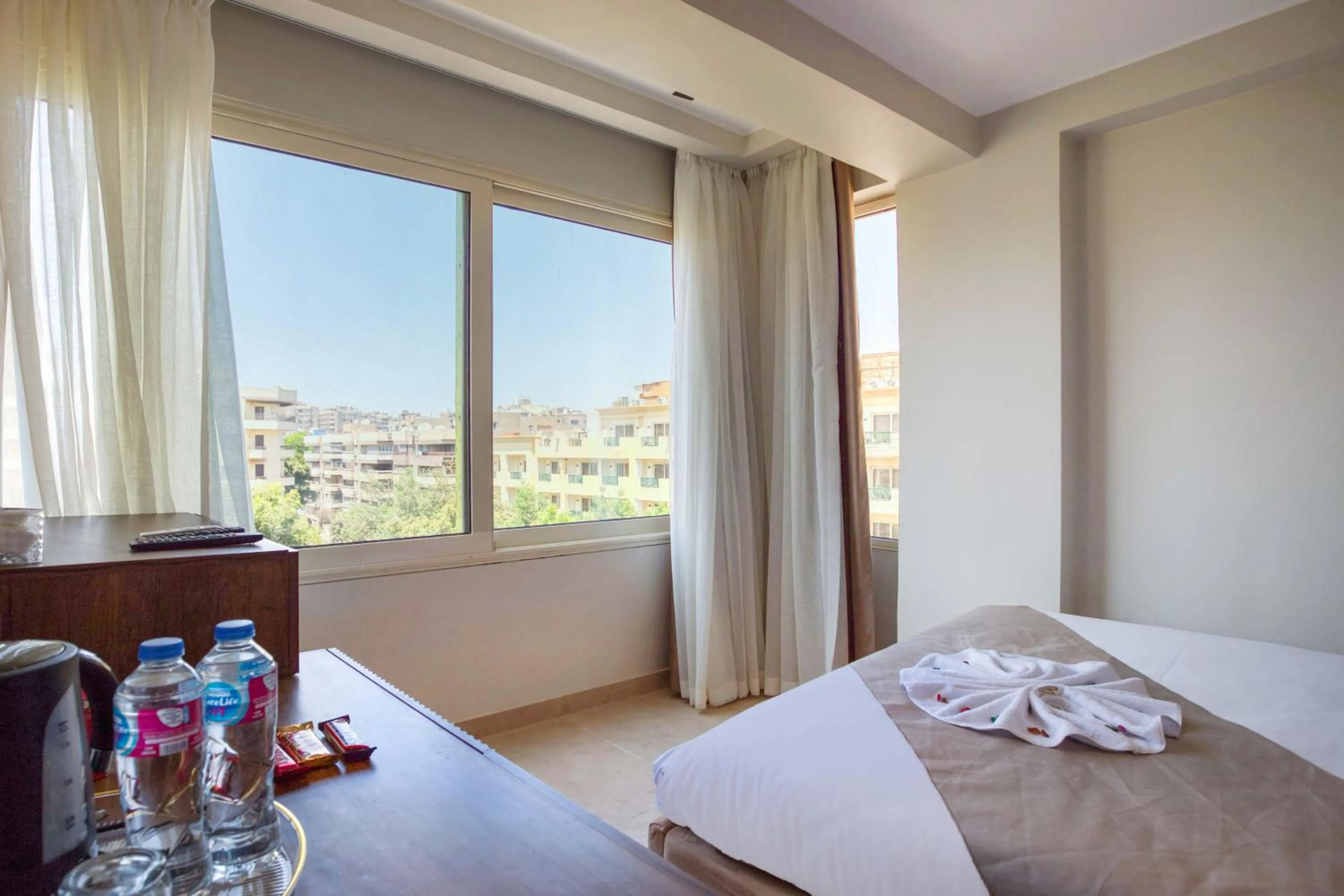 City view, Bed in Gaia Pyramids Hotel
