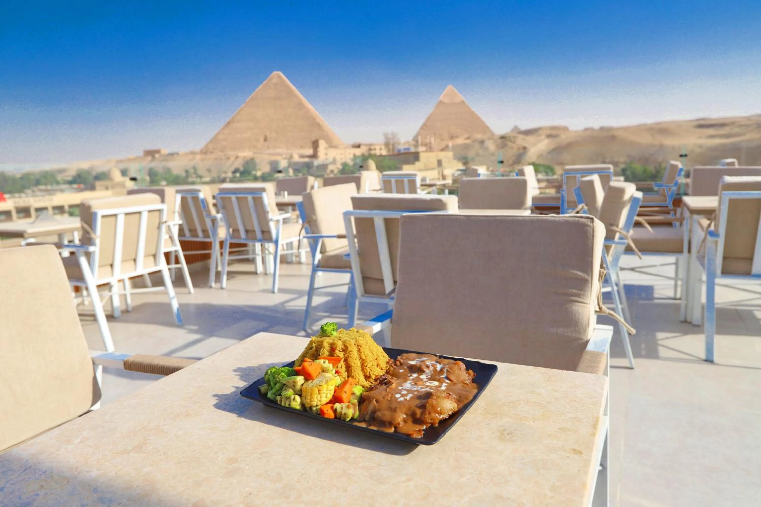 Restaurant/places to eat in Gaia Pyramids Hotel