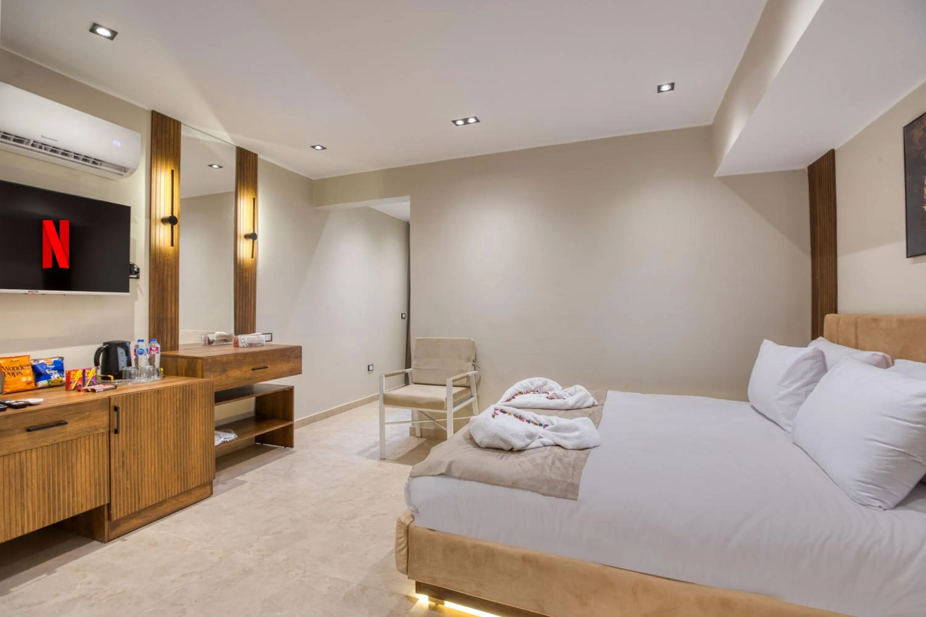 Bedroom, Bed in Gaia Pyramids Hotel