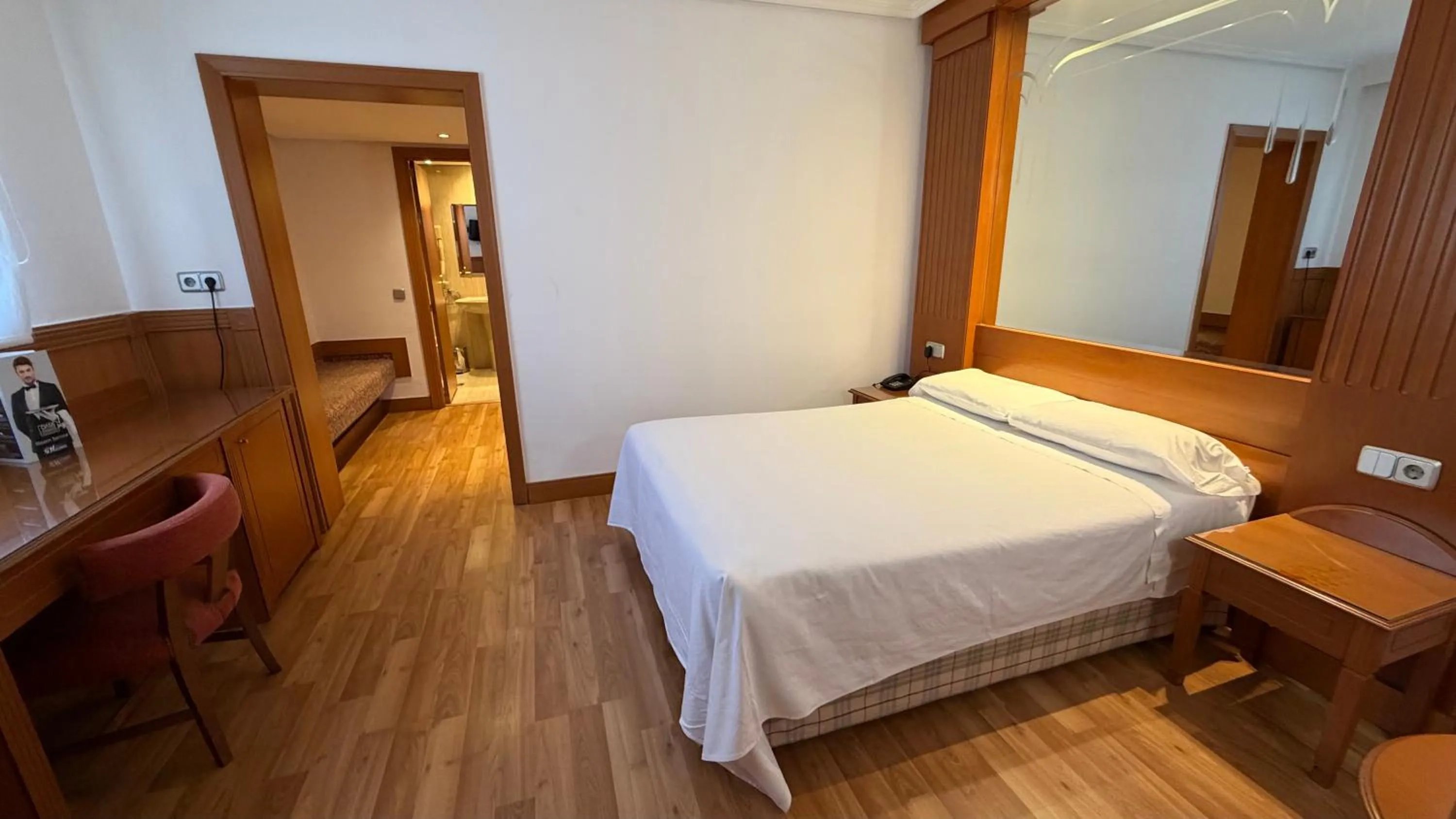 furniture, Bed in Gran Hotel Los Angeles