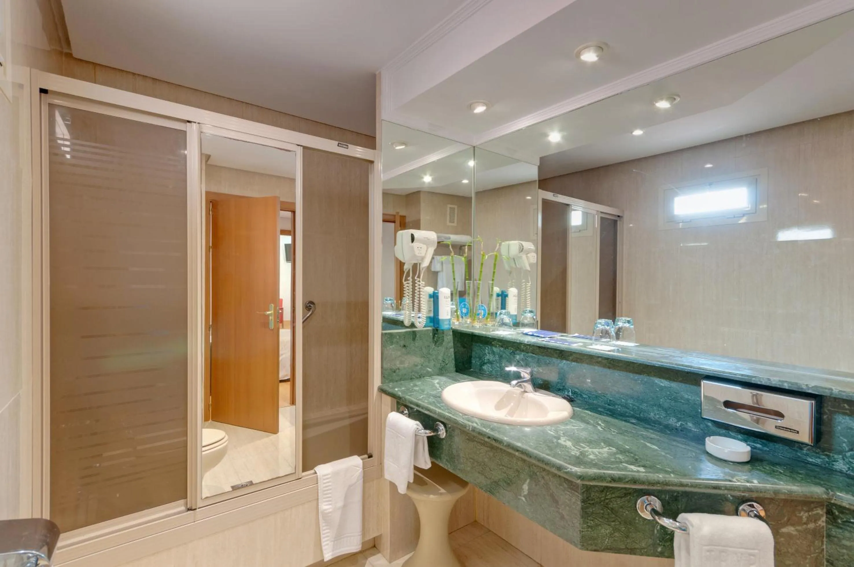 Bathroom in Gran Hotel Los Angeles