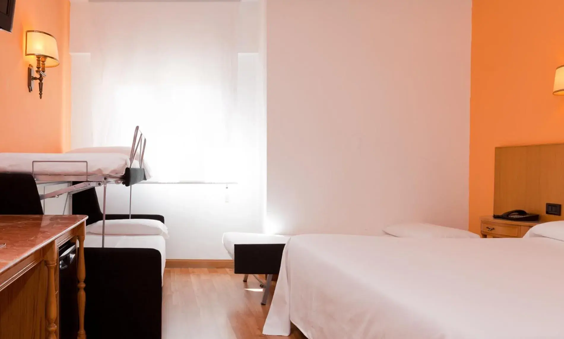 Photo of the whole room, Bed in Gran Hotel Los Angeles Photo of the whole room, Bed in Gran Hotel Los Angeles