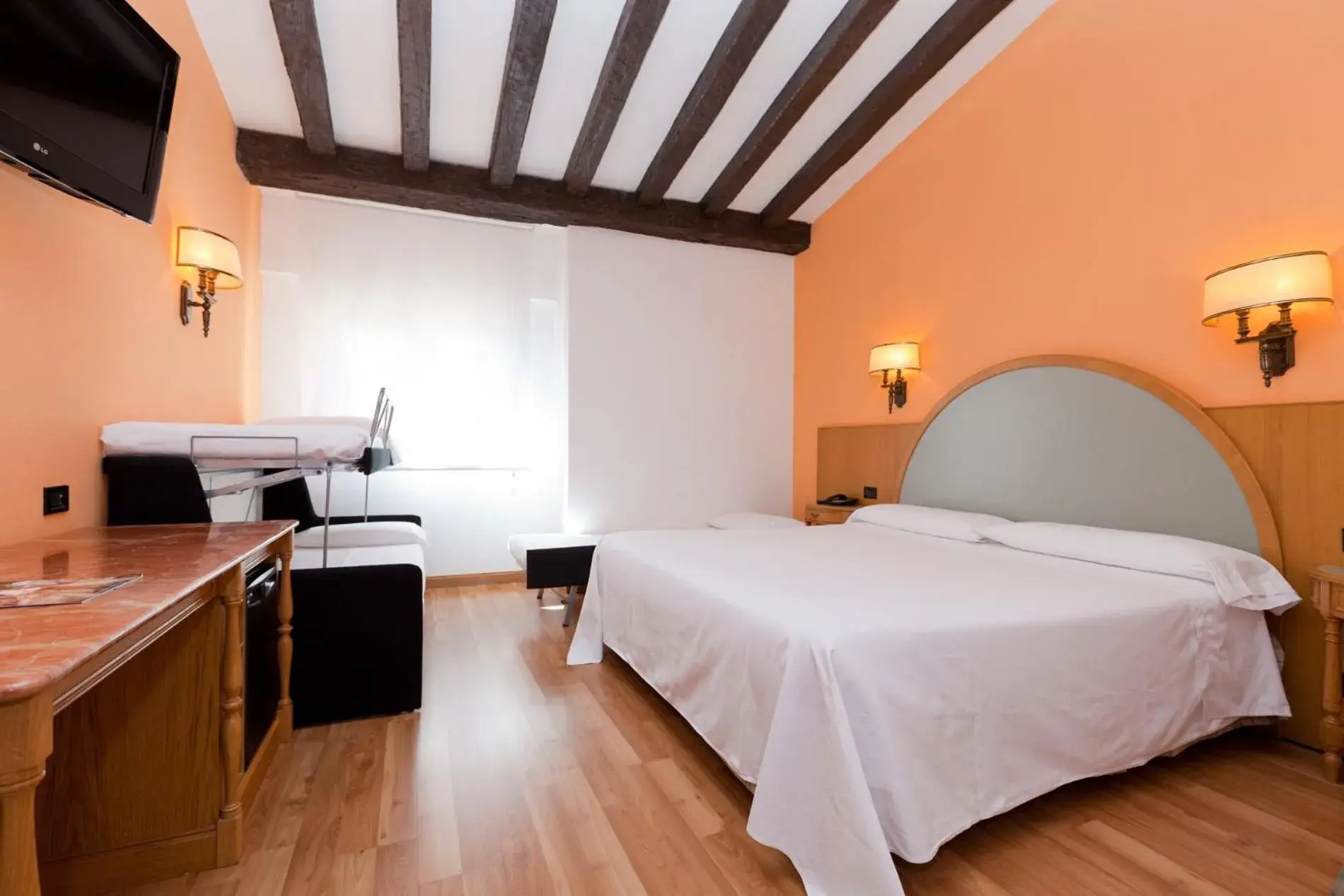 Family Room in Gran Hotel Los Angeles Family Room in Gran Hotel Los Angeles