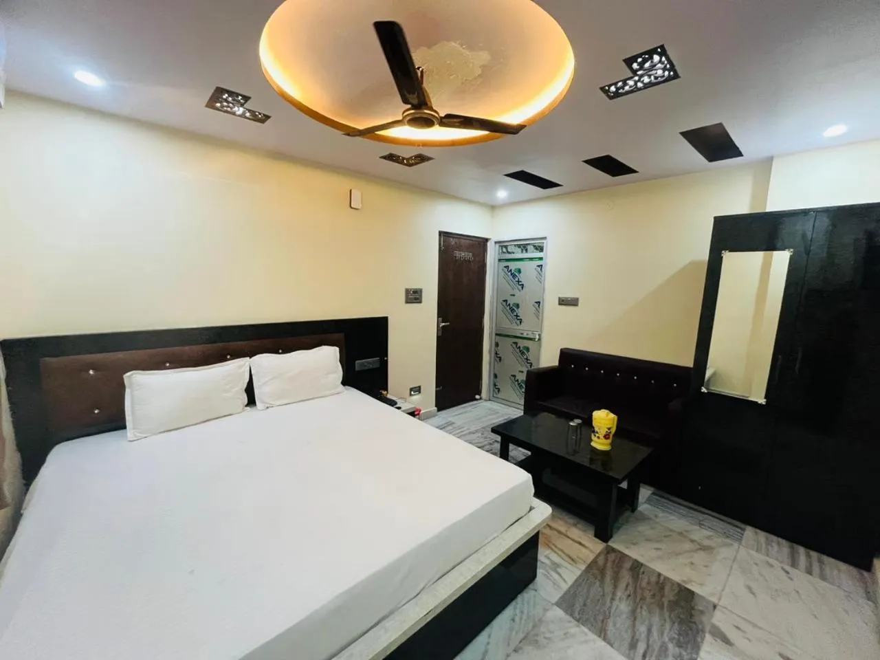 View (from property/room), Bed in SS Hotel