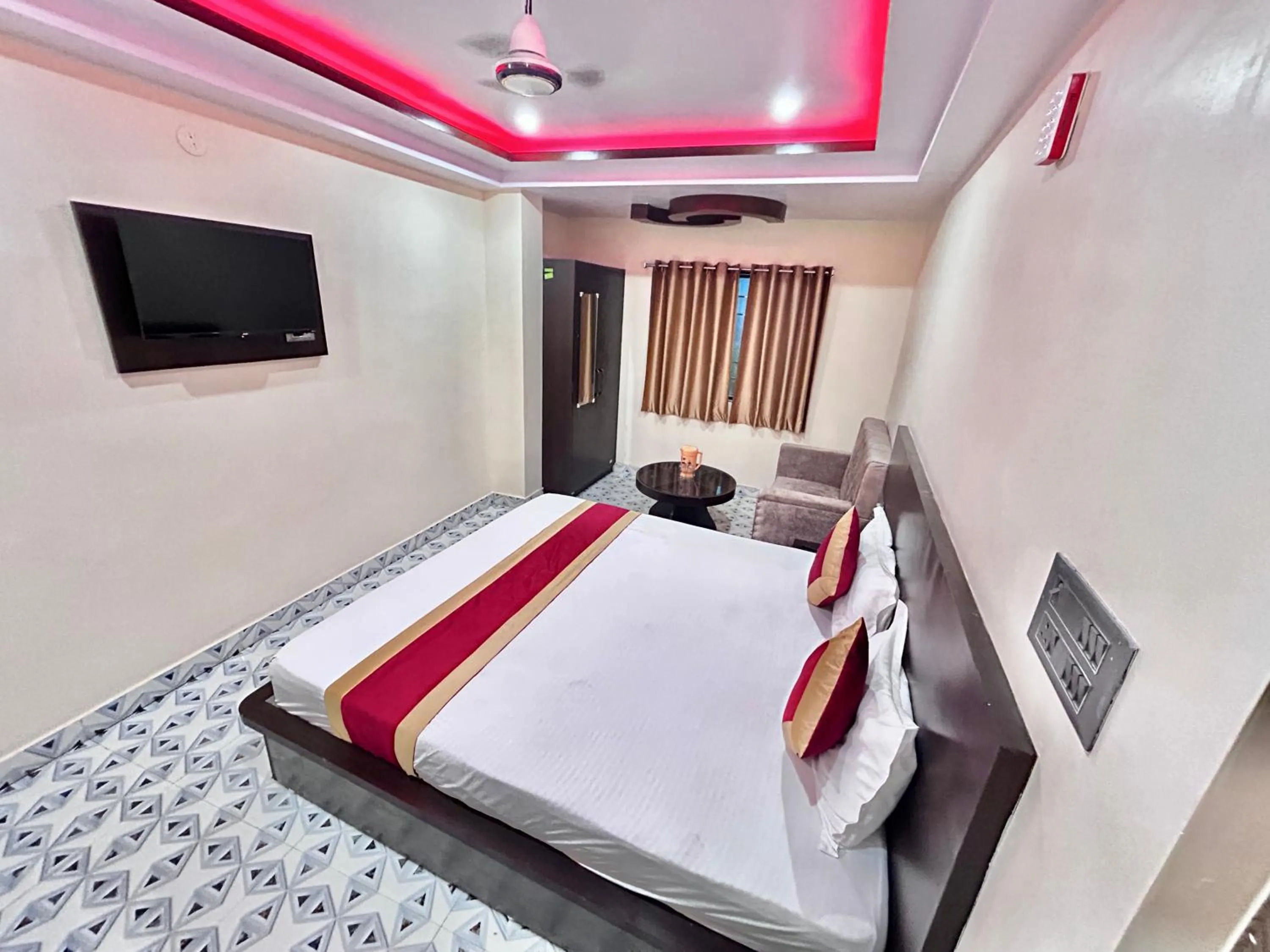 View (from property/room), Bed in SS Hotel