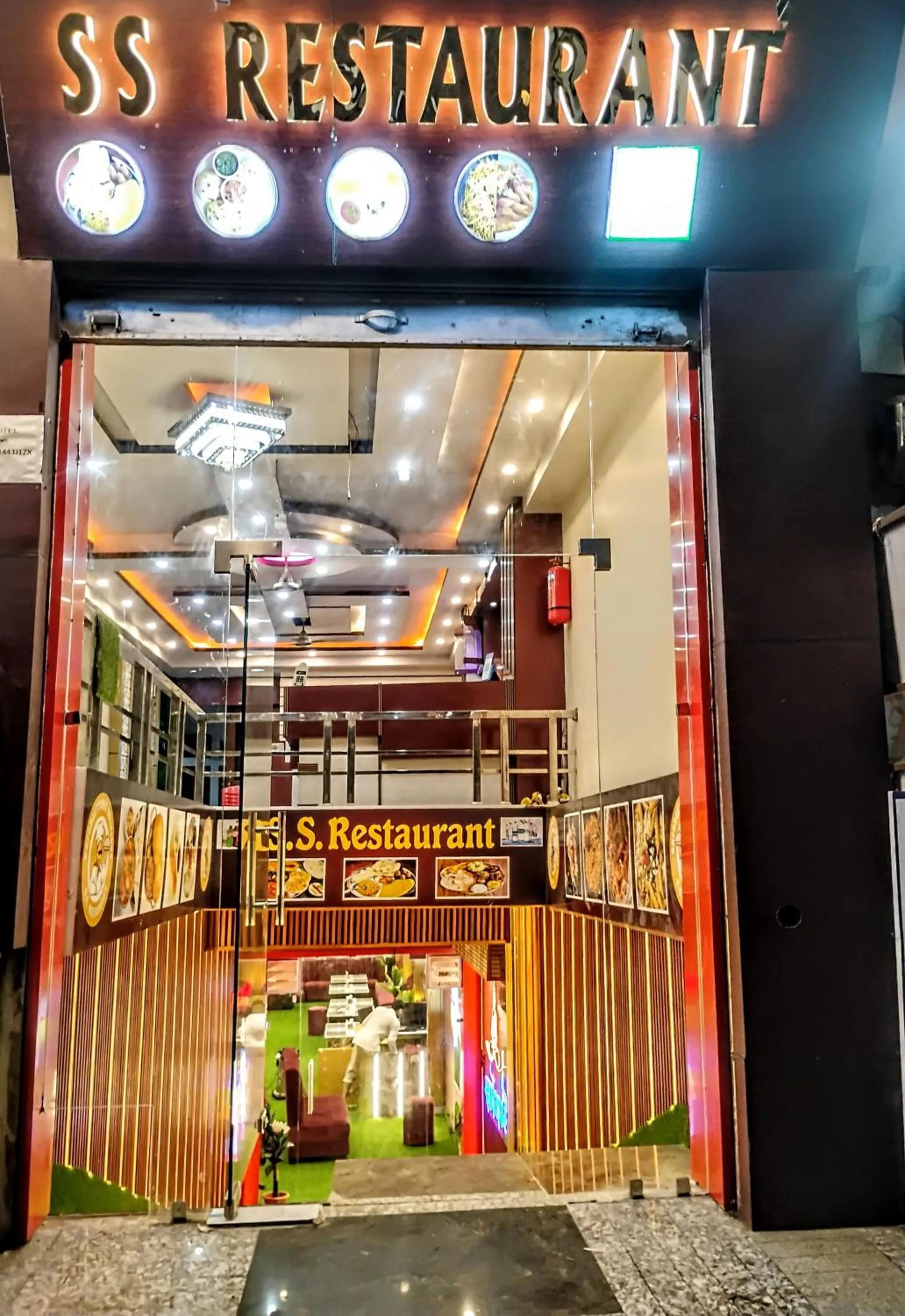 Restaurant/places to eat in SS Hotel