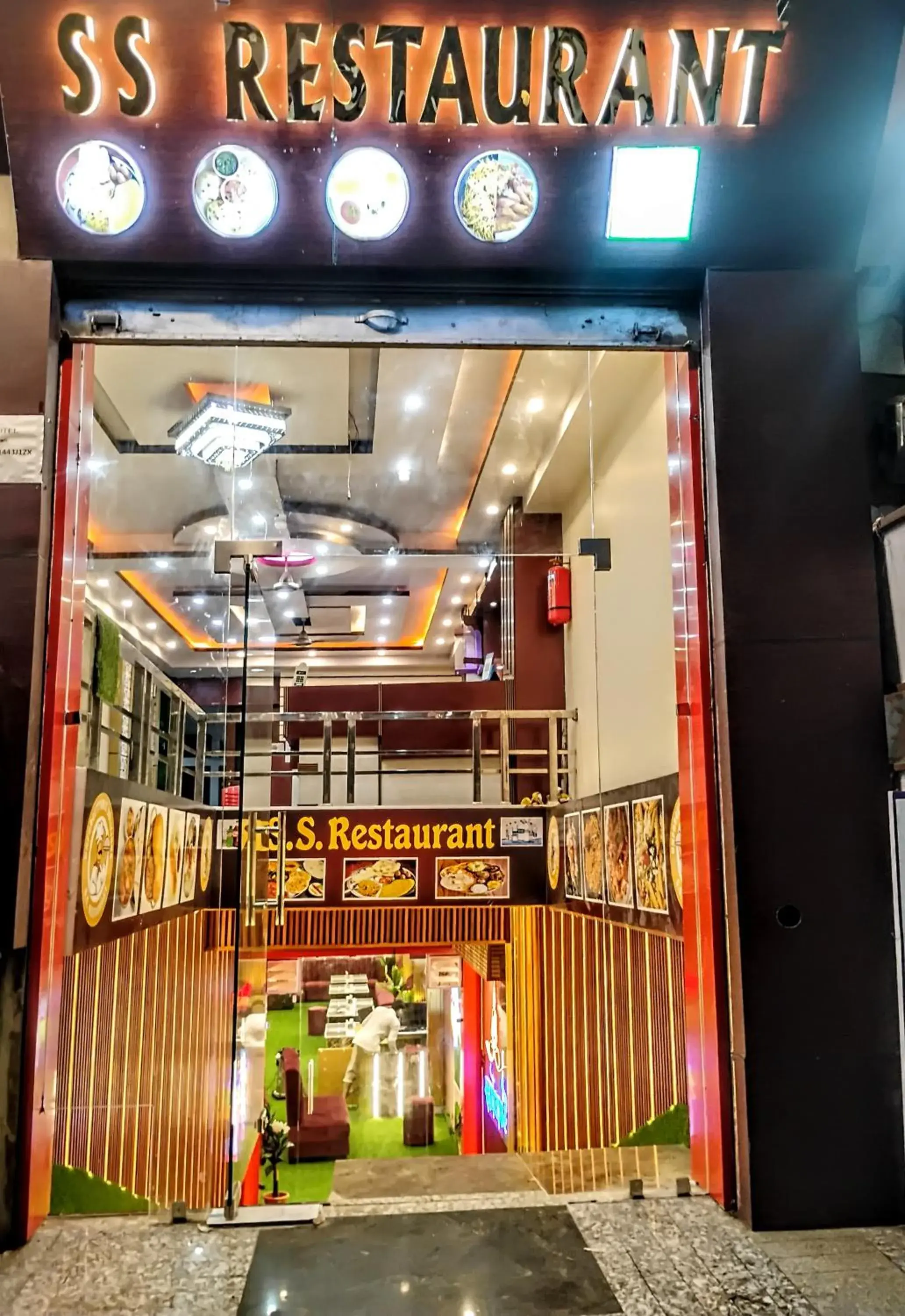 Restaurant/places to eat in SS Hotel Restaurant/places to eat in SS Hotel