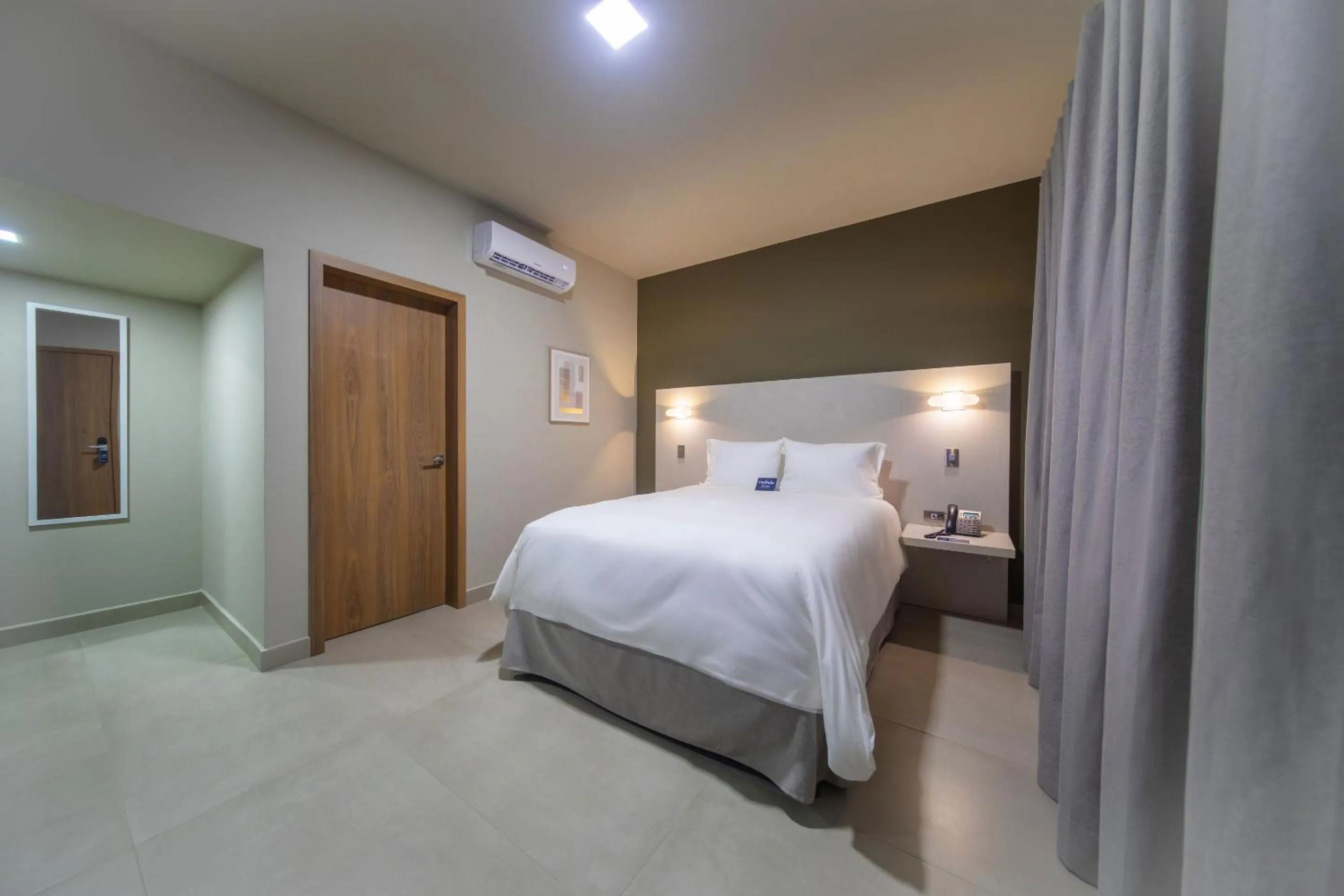 Bedroom, Bed in Cedrela