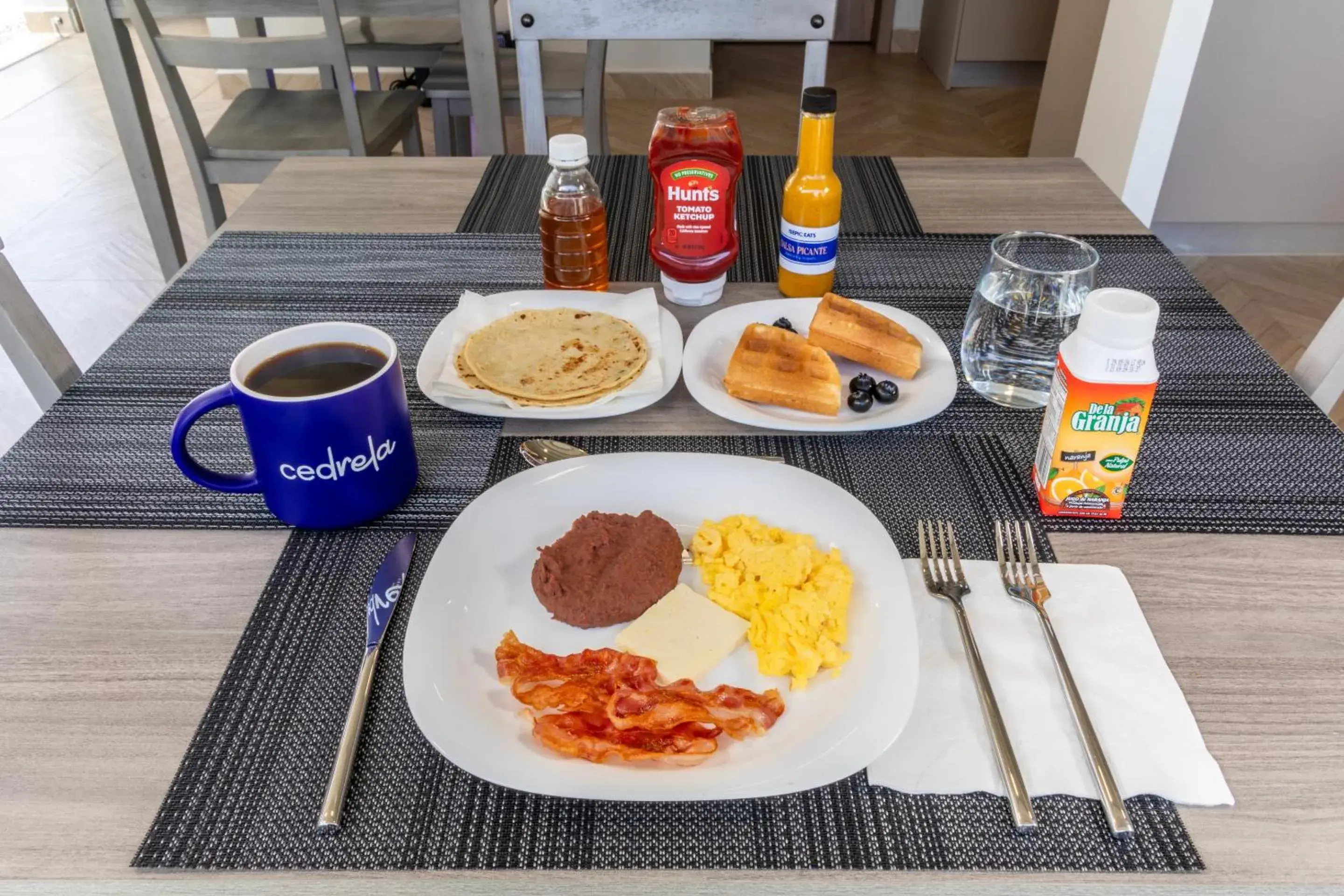 Breakfast in Cedrela Breakfast in Cedrela