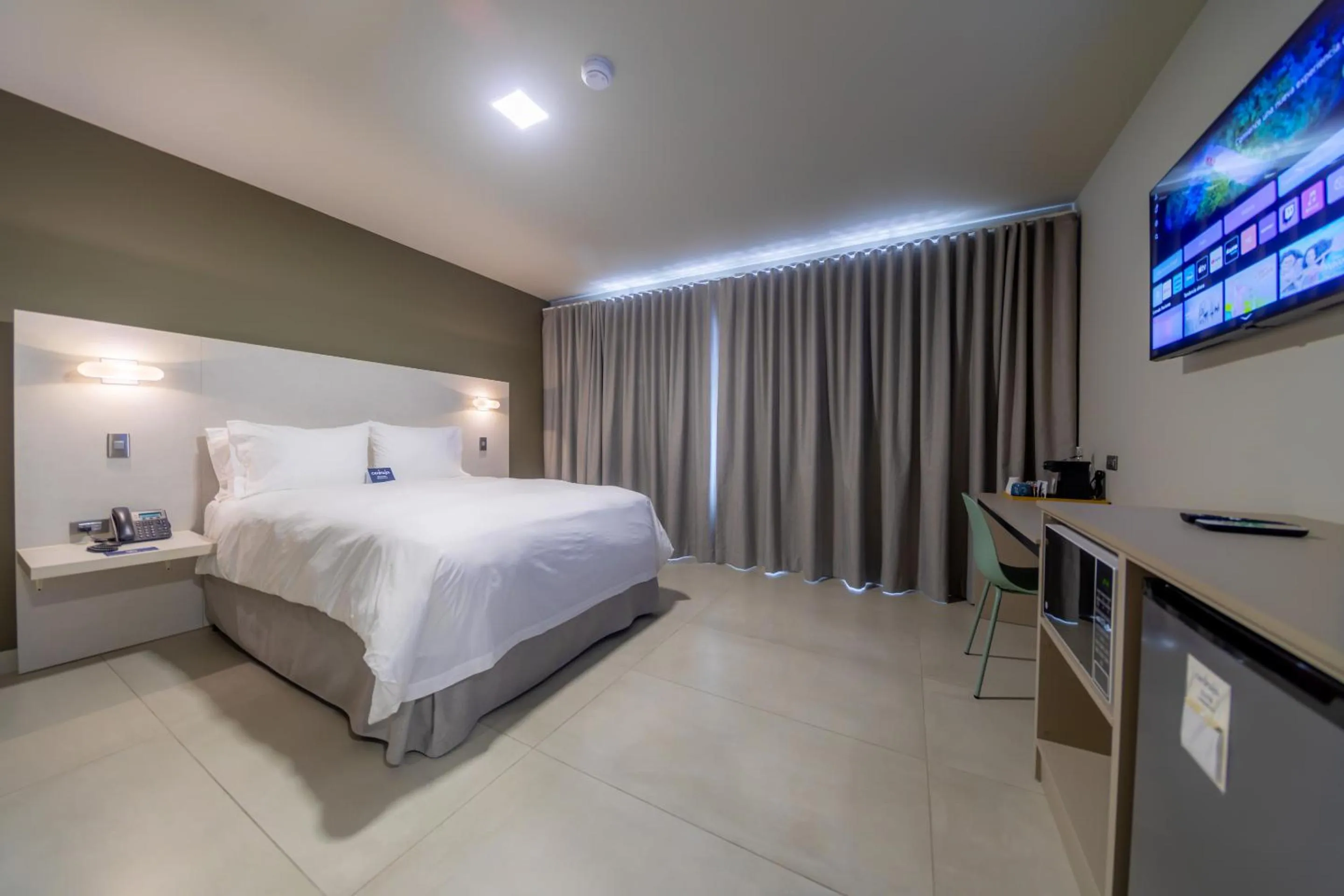 Bedroom, Bed in Cedrela