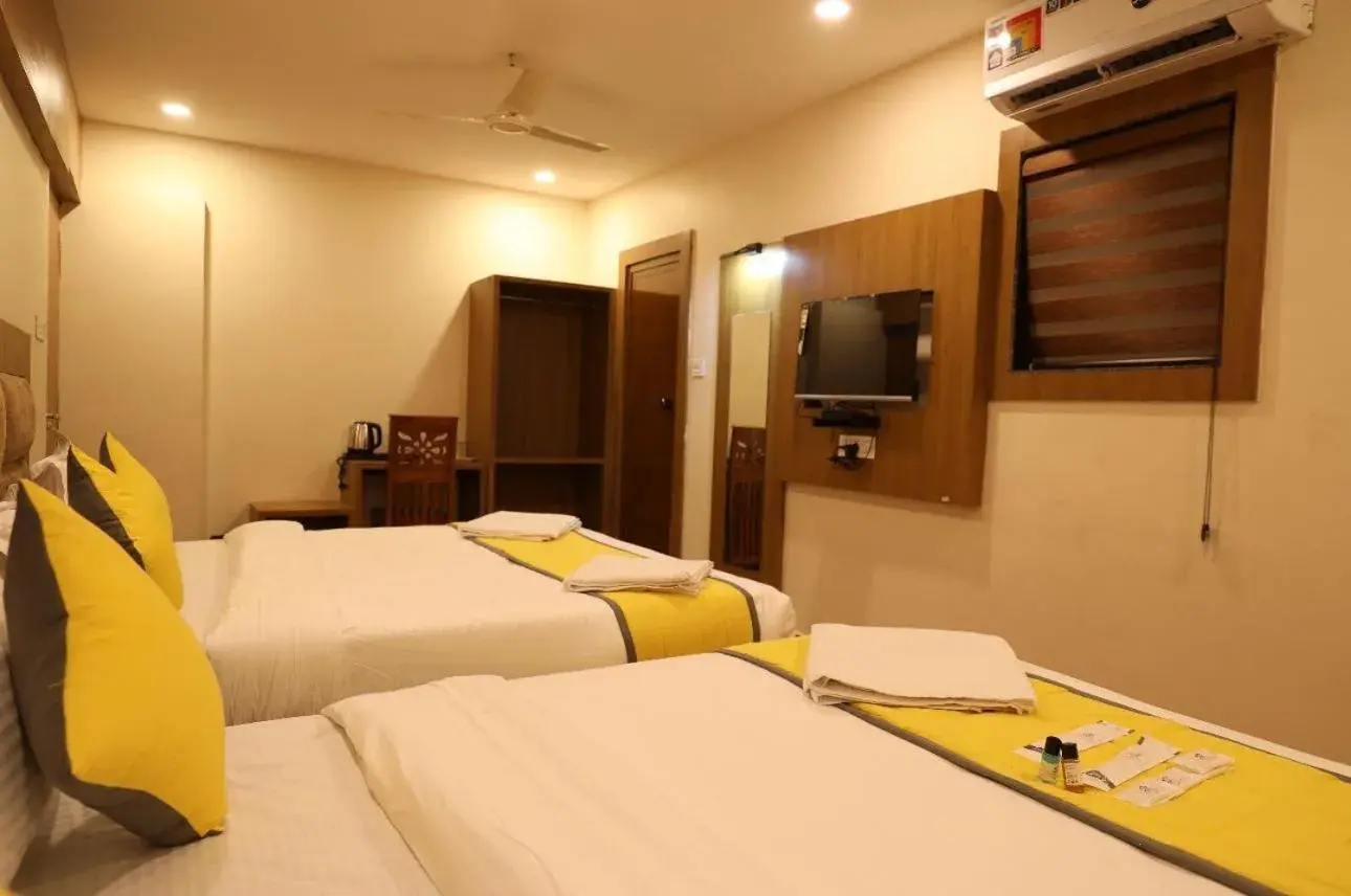 Coffee/tea facilities, Bed in Hotel president park Coimbatore Coffee/tea facilities, Bed in Hotel president park Coimbatore