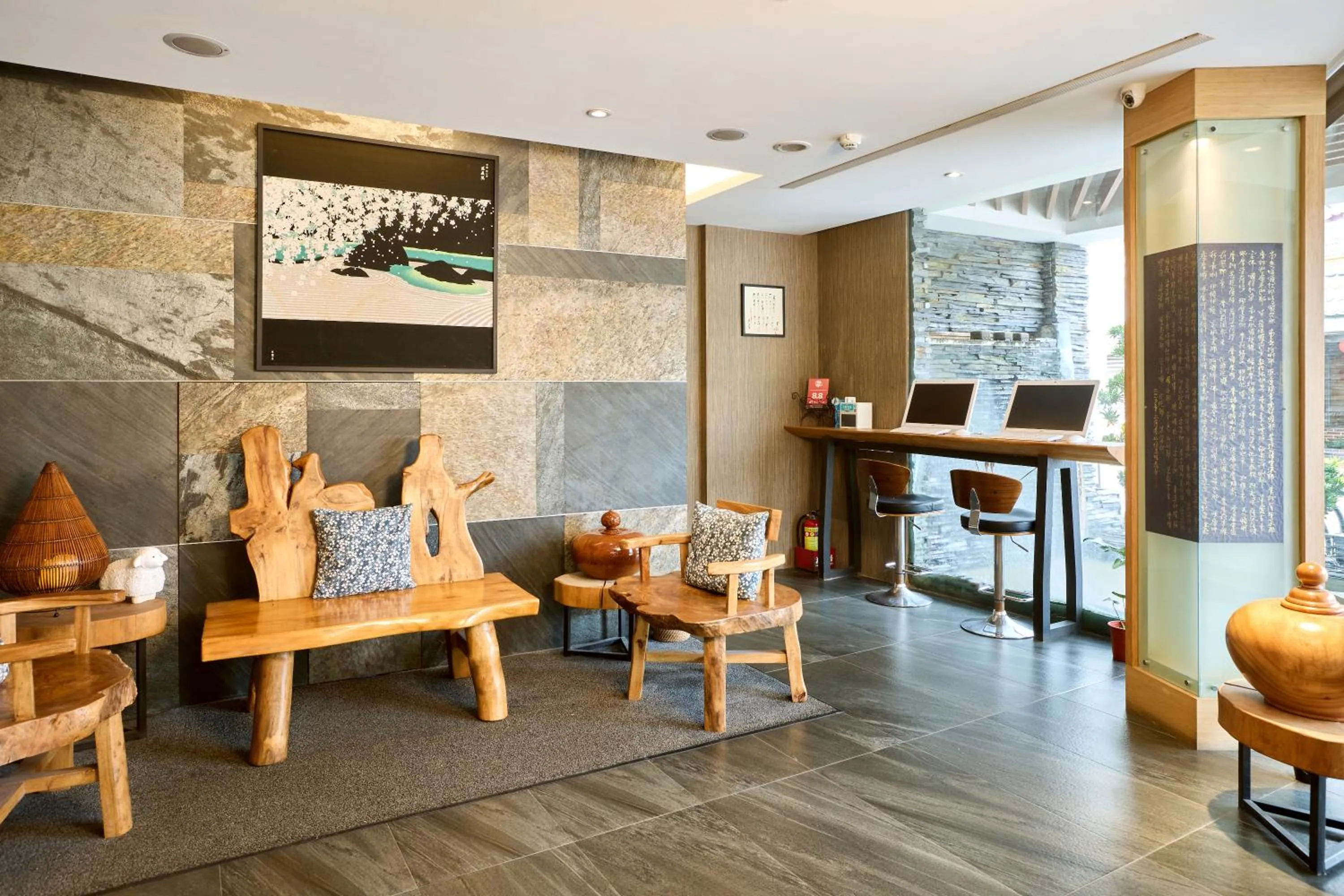 Communal lounge/ TV room in Tenlien onsen Hot Spring Hotel