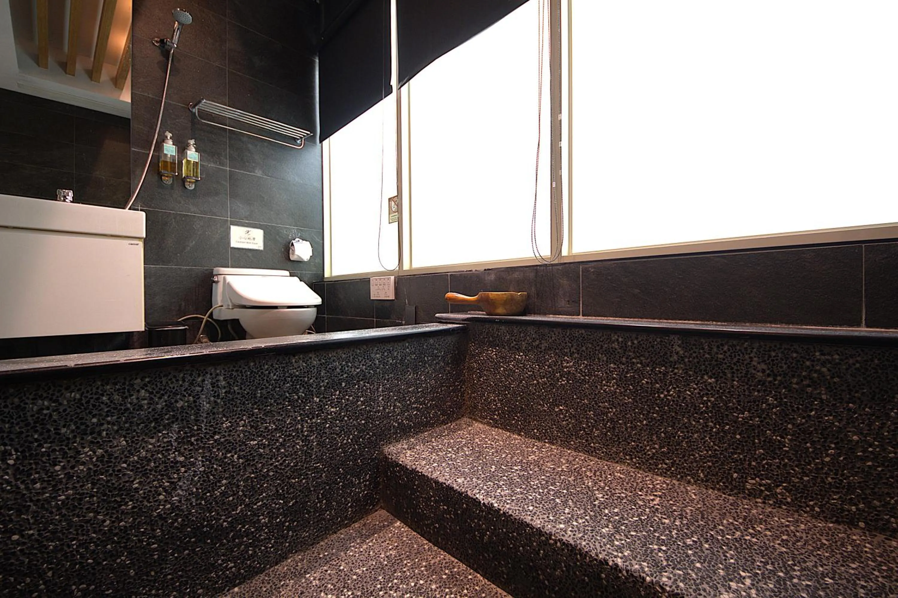 Kitchen or kitchenette in Tenlien onsen Hot Spring Hotel