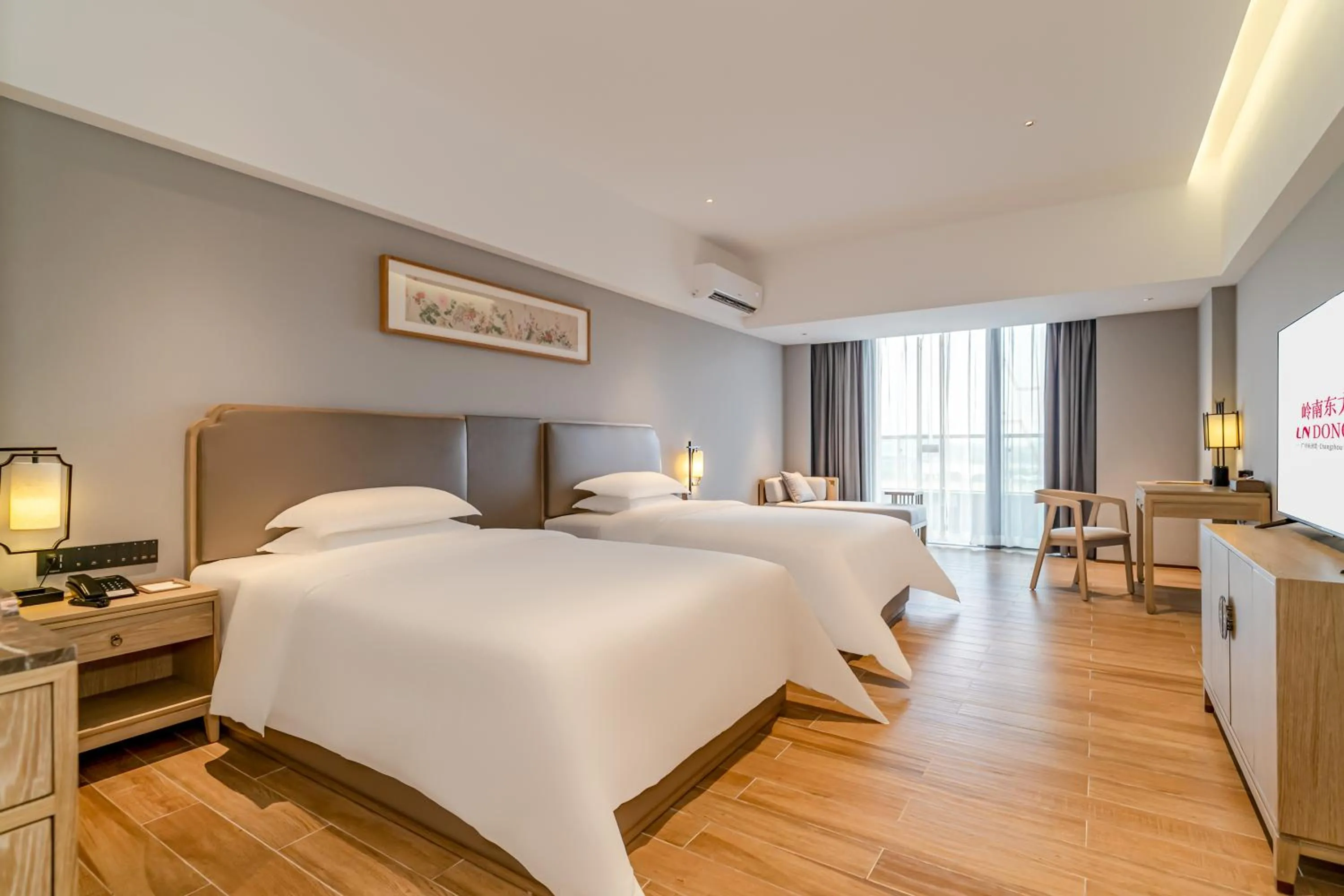 Deluxe Twin Room in LN Dongfang Hotel Guangzhou