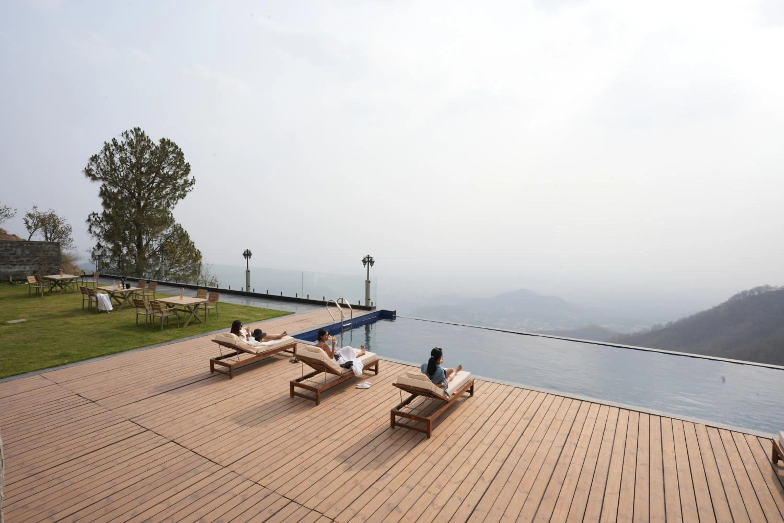 Mountain view in The Belvedere Kasauli