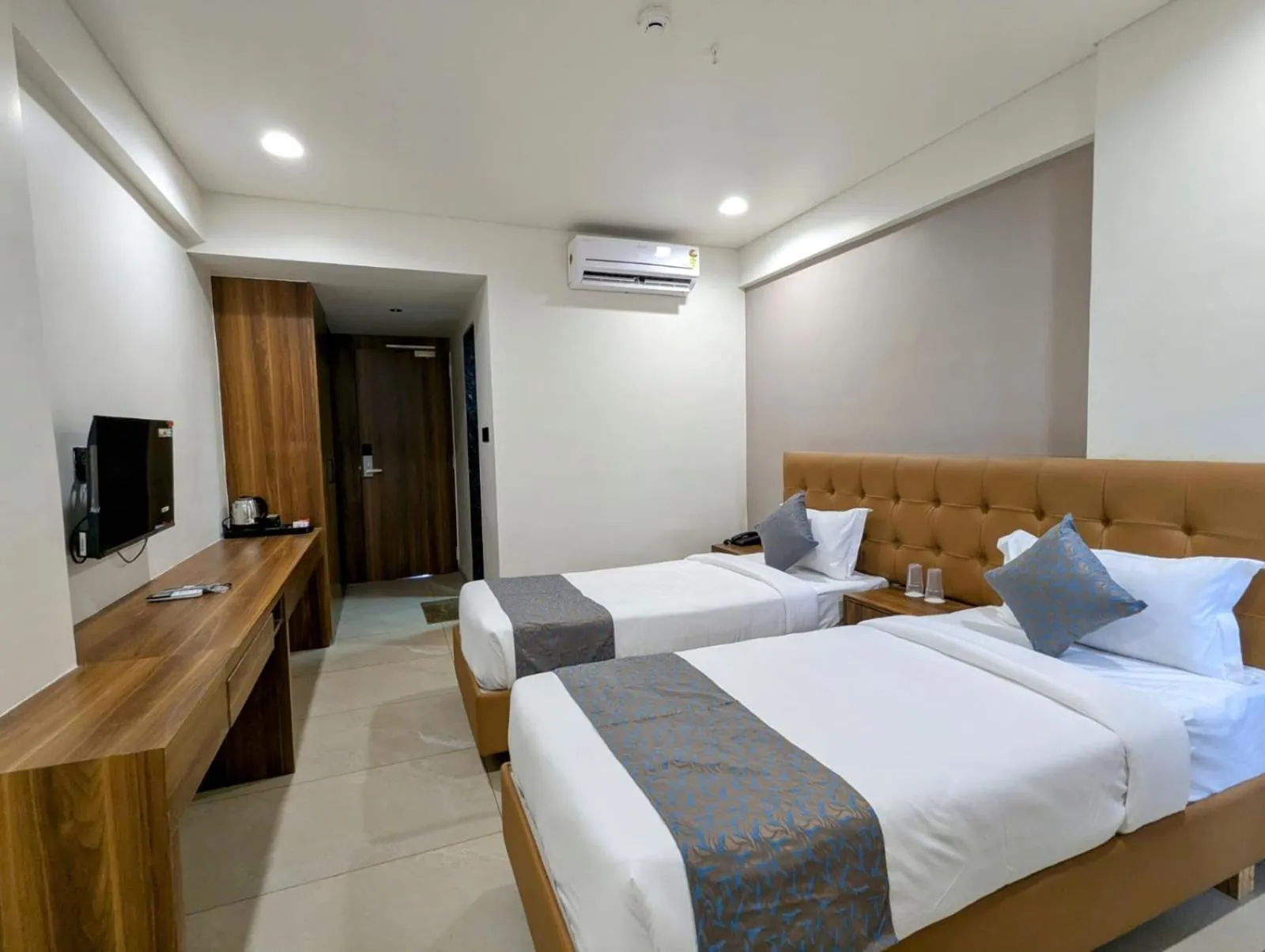 Communal lounge/ TV room, Bed in Hotel Majestic By NxtJen Hospitality