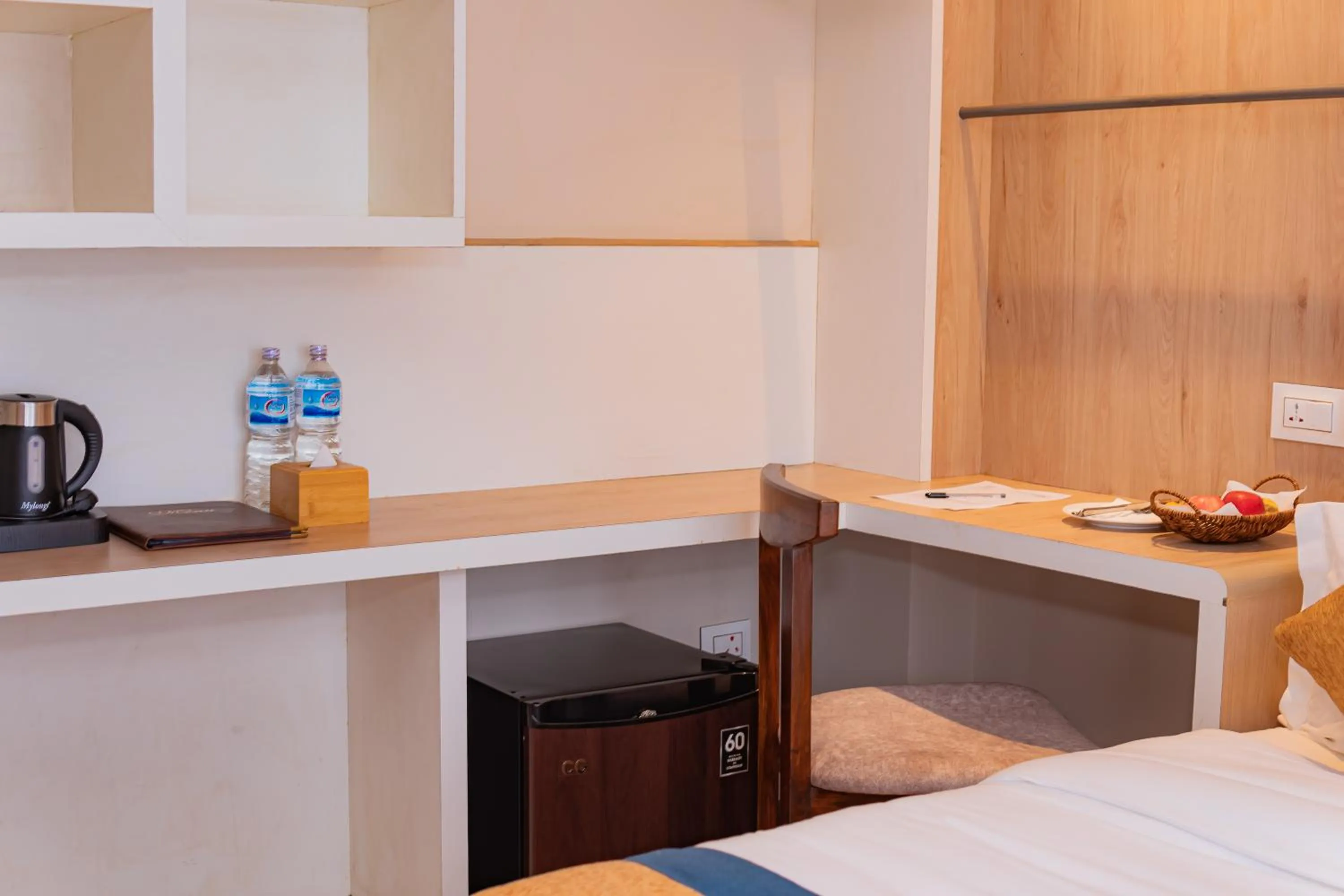 minibar, Bed in Hotel Vistara