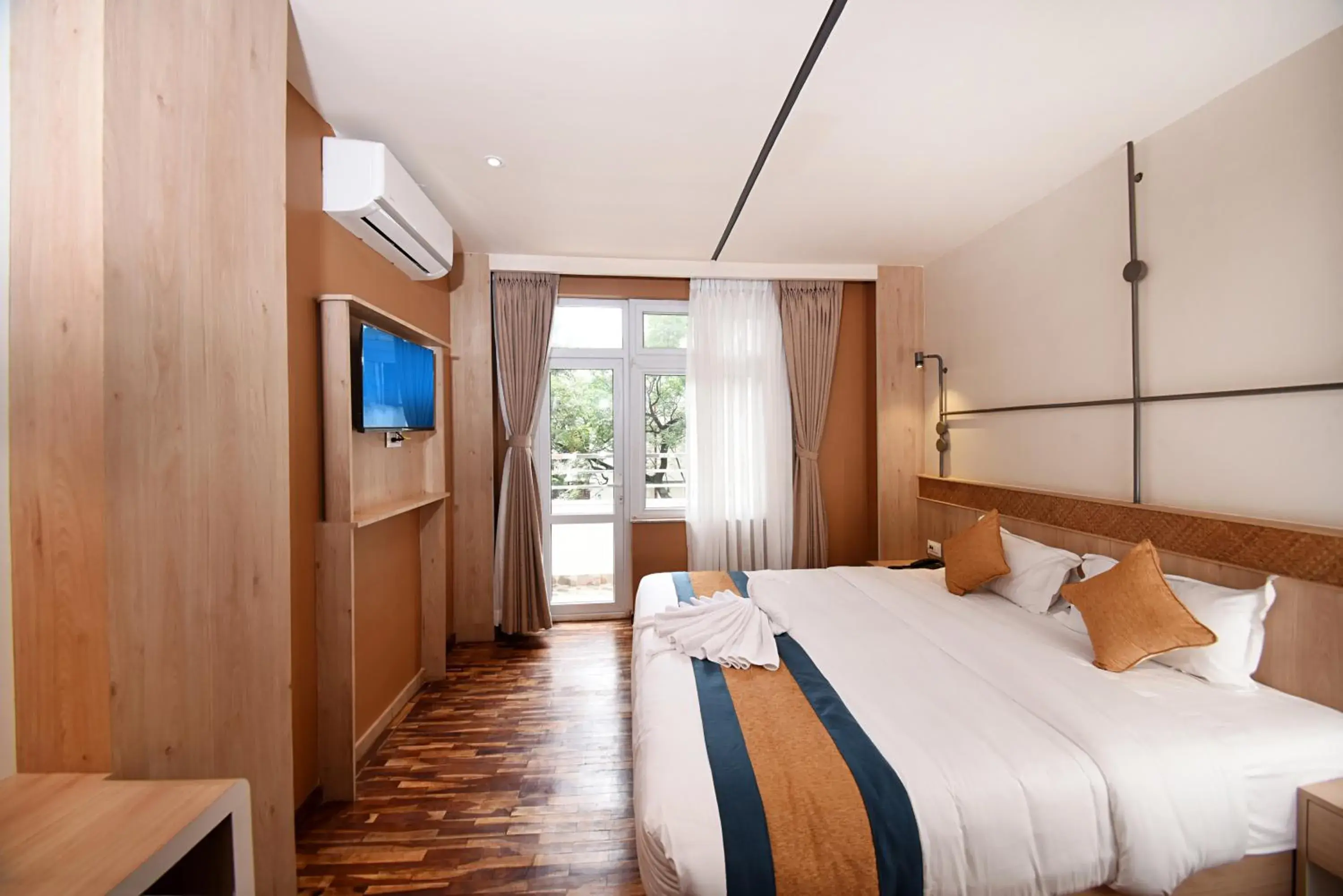 Photo of the whole room, Bed in Hotel Vistara Photo of the whole room, Bed in Hotel Vistara