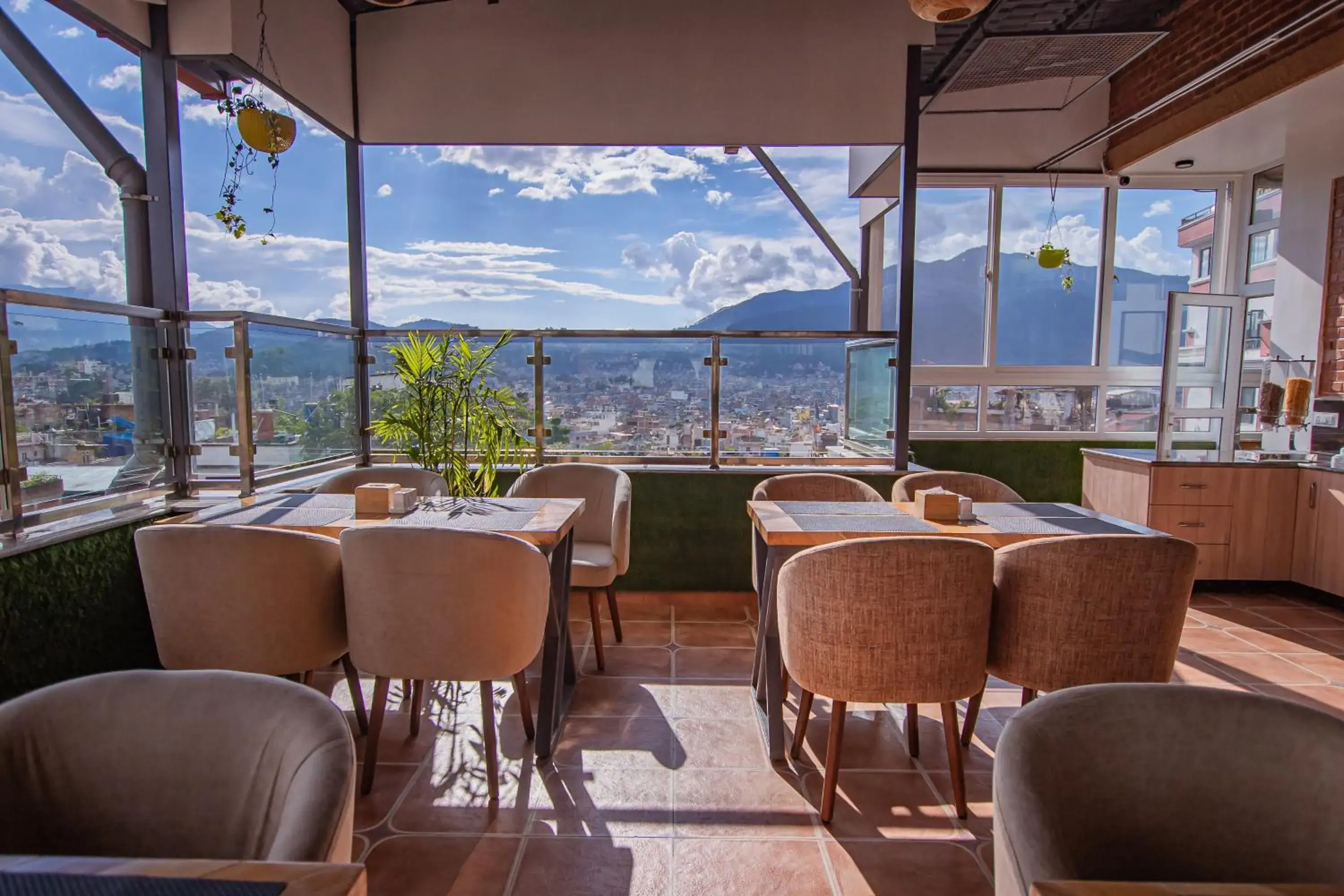 Restaurant/places to eat in Hotel Vistara Restaurant/places to eat in Hotel Vistara