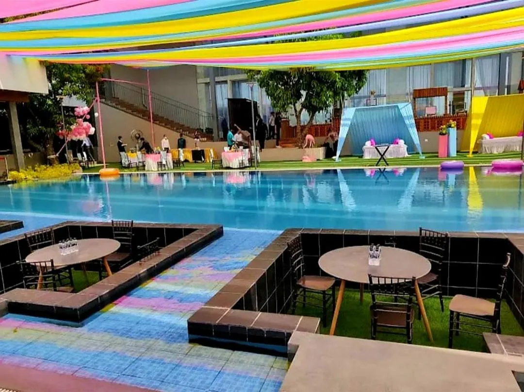 The Democracy Hotel & Resorts