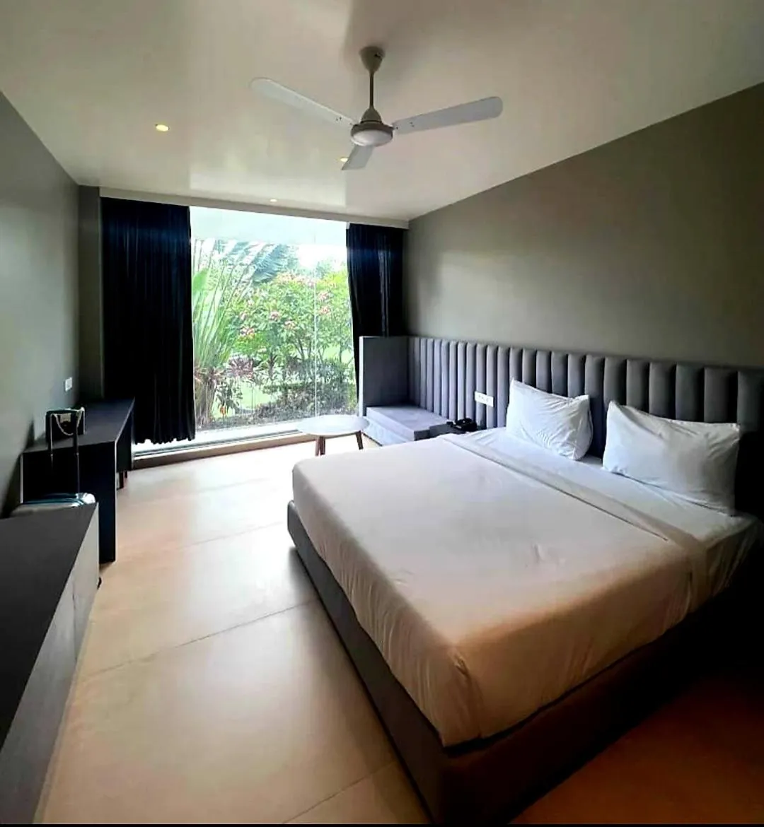 The Democracy Hotel & Resorts