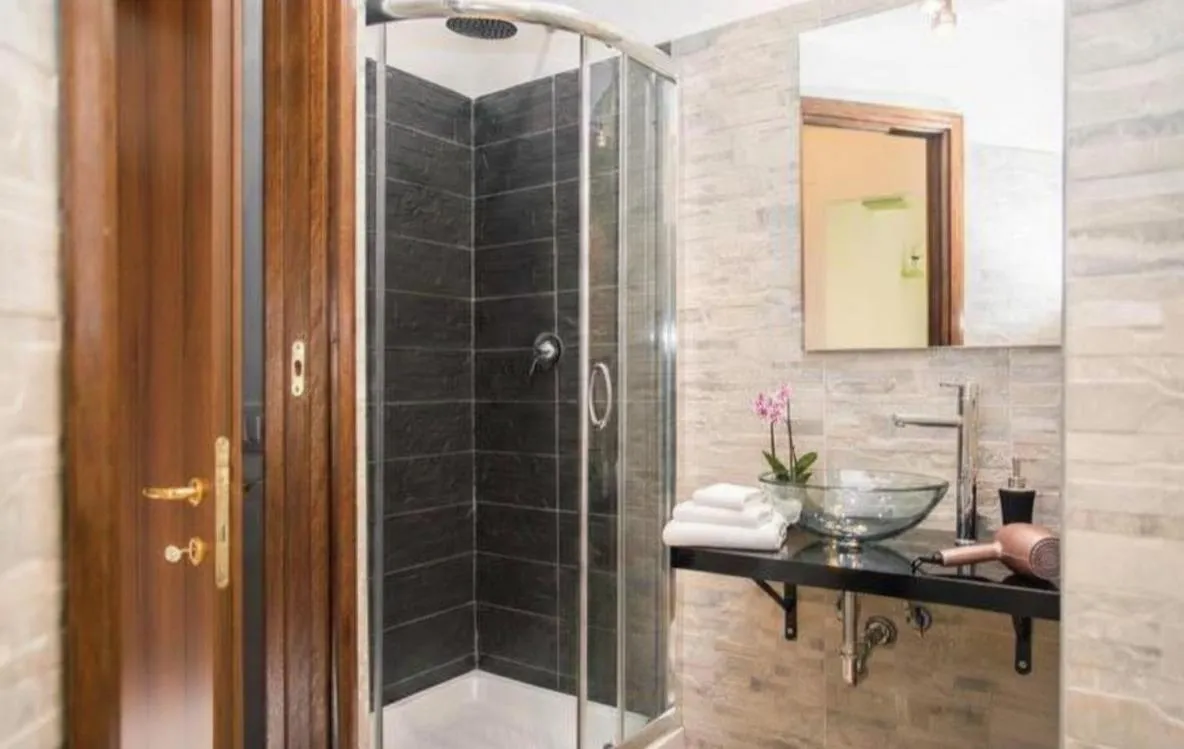 Bathroom in Tollì Superior Guest House