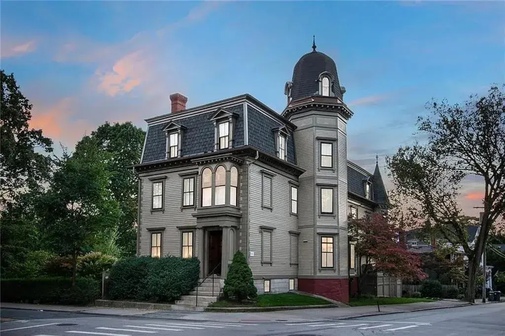 The Underwood-Hale House The Underwood-Hale House