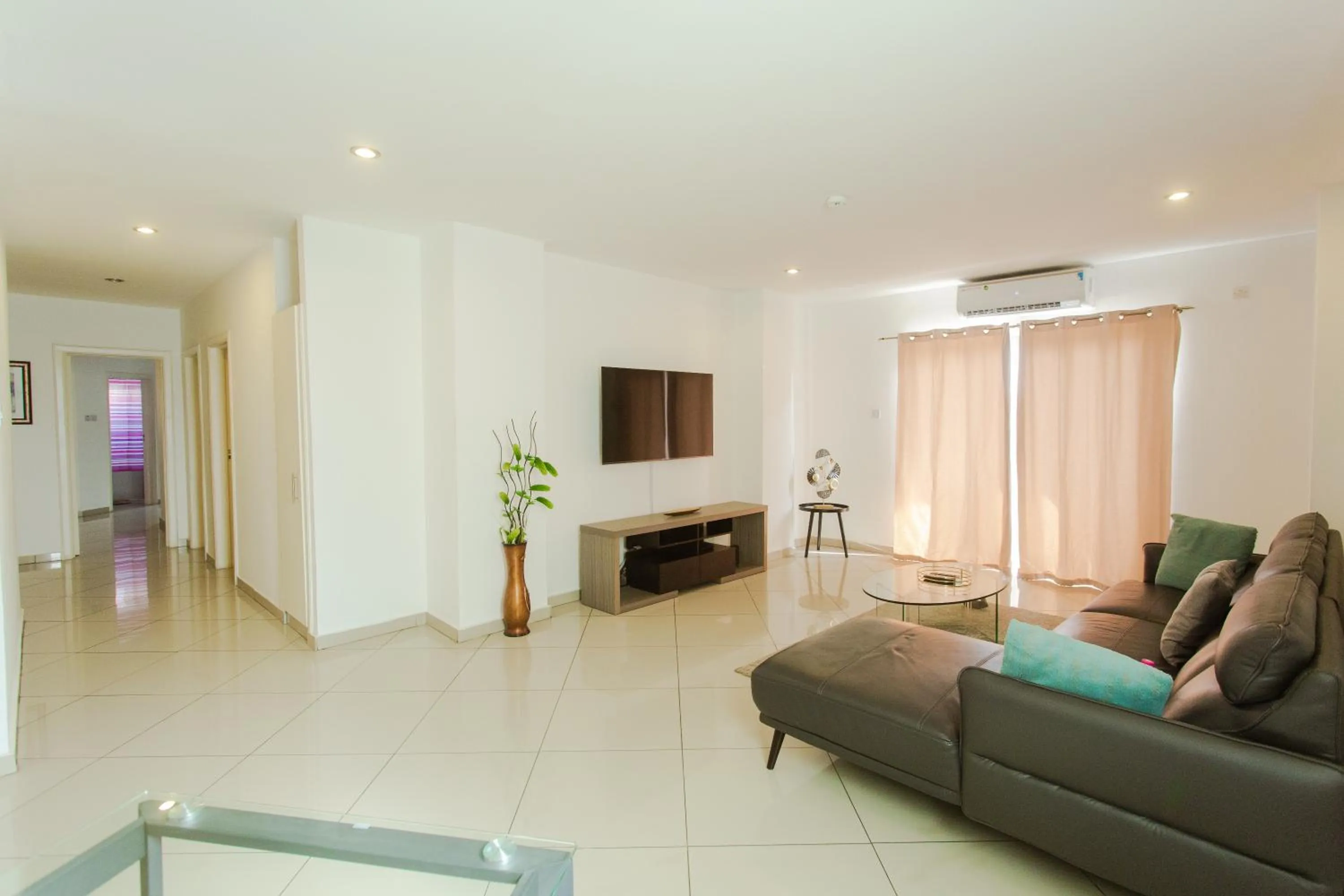 TV and multimedia in Accra Luxury Apartments at Clifton Place