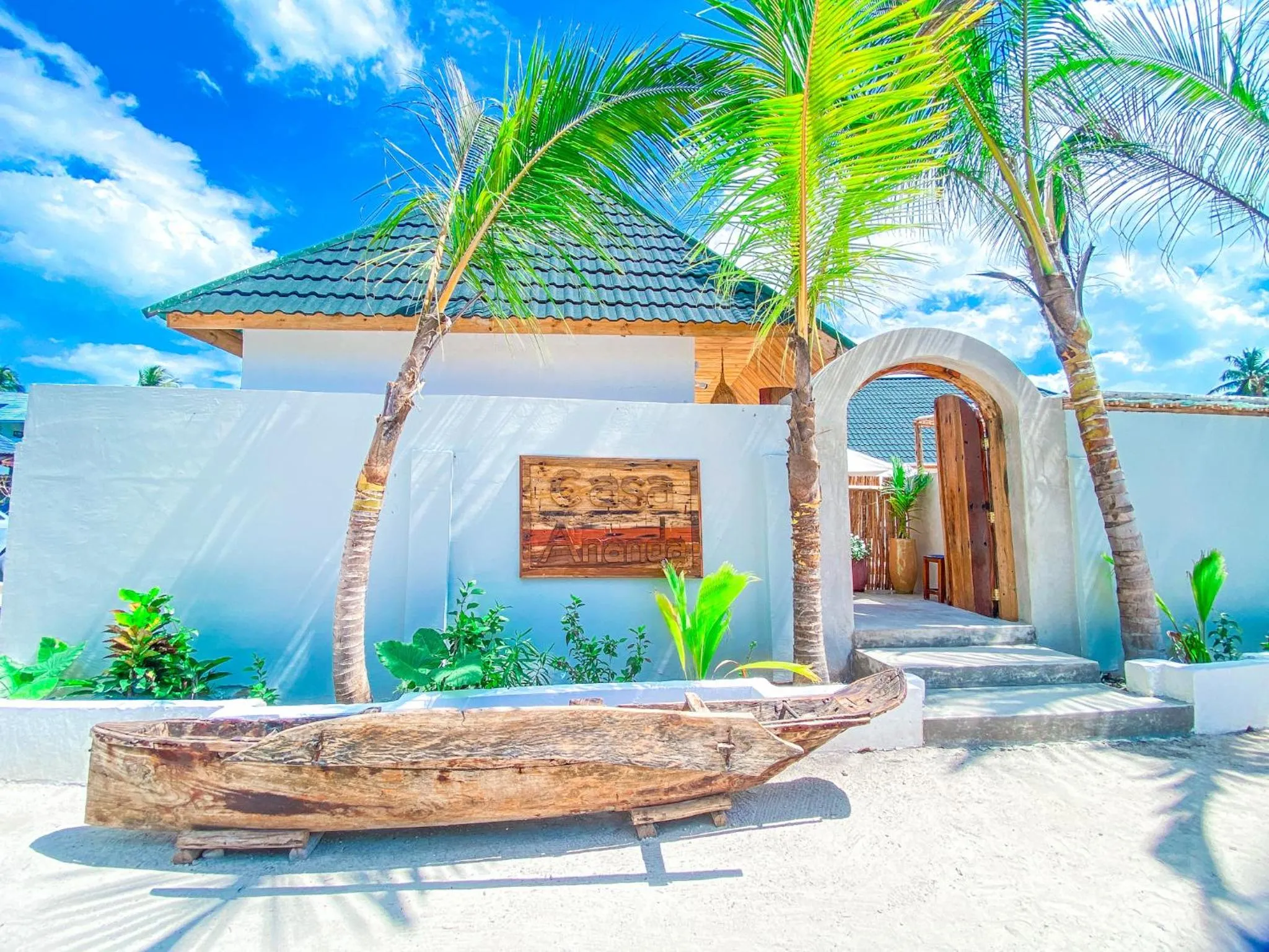 Property building in Casa Ananda Boutique Hotel