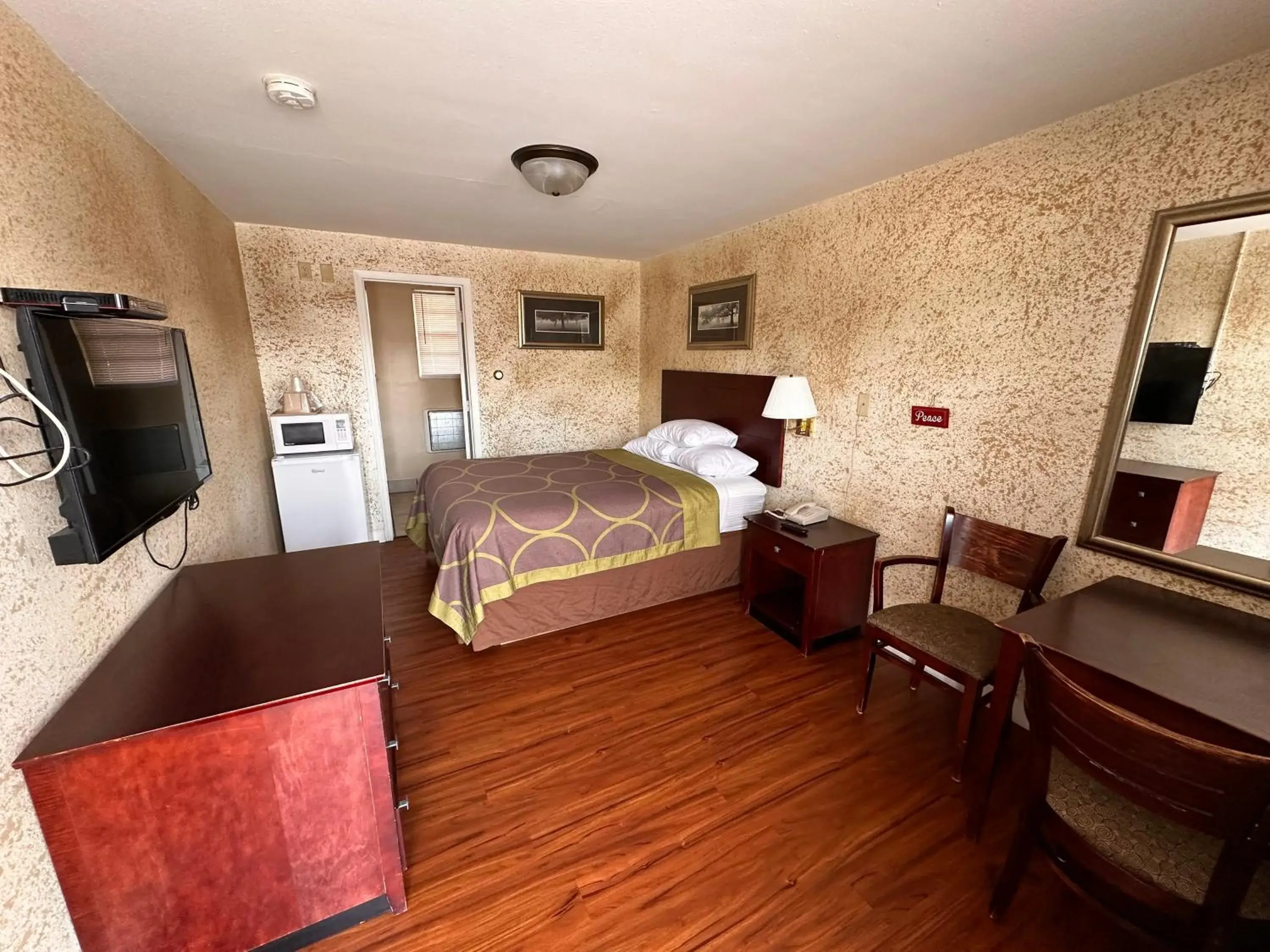 Single Room - single occupancy in budget inn Single Room - single occupancy in budget inn