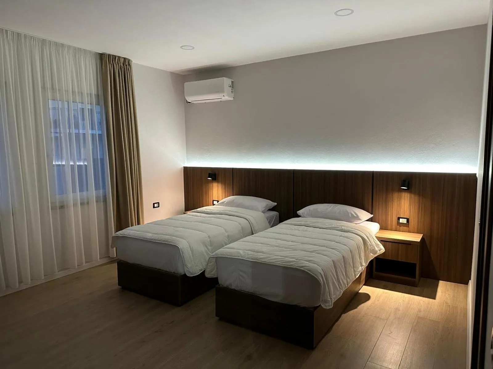 air conditioner, Bed in Hotel Aleks