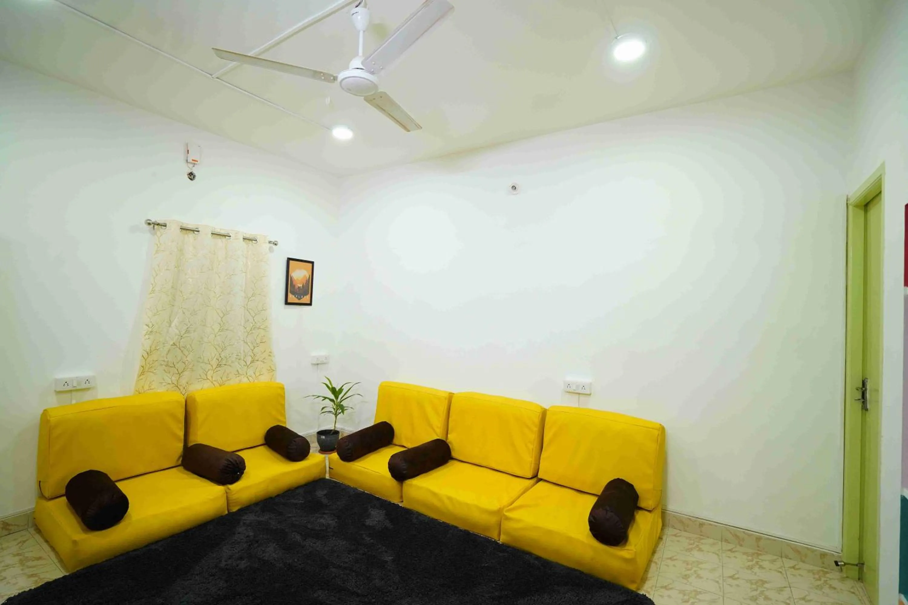 Communal lounge/ TV room in Cayzen