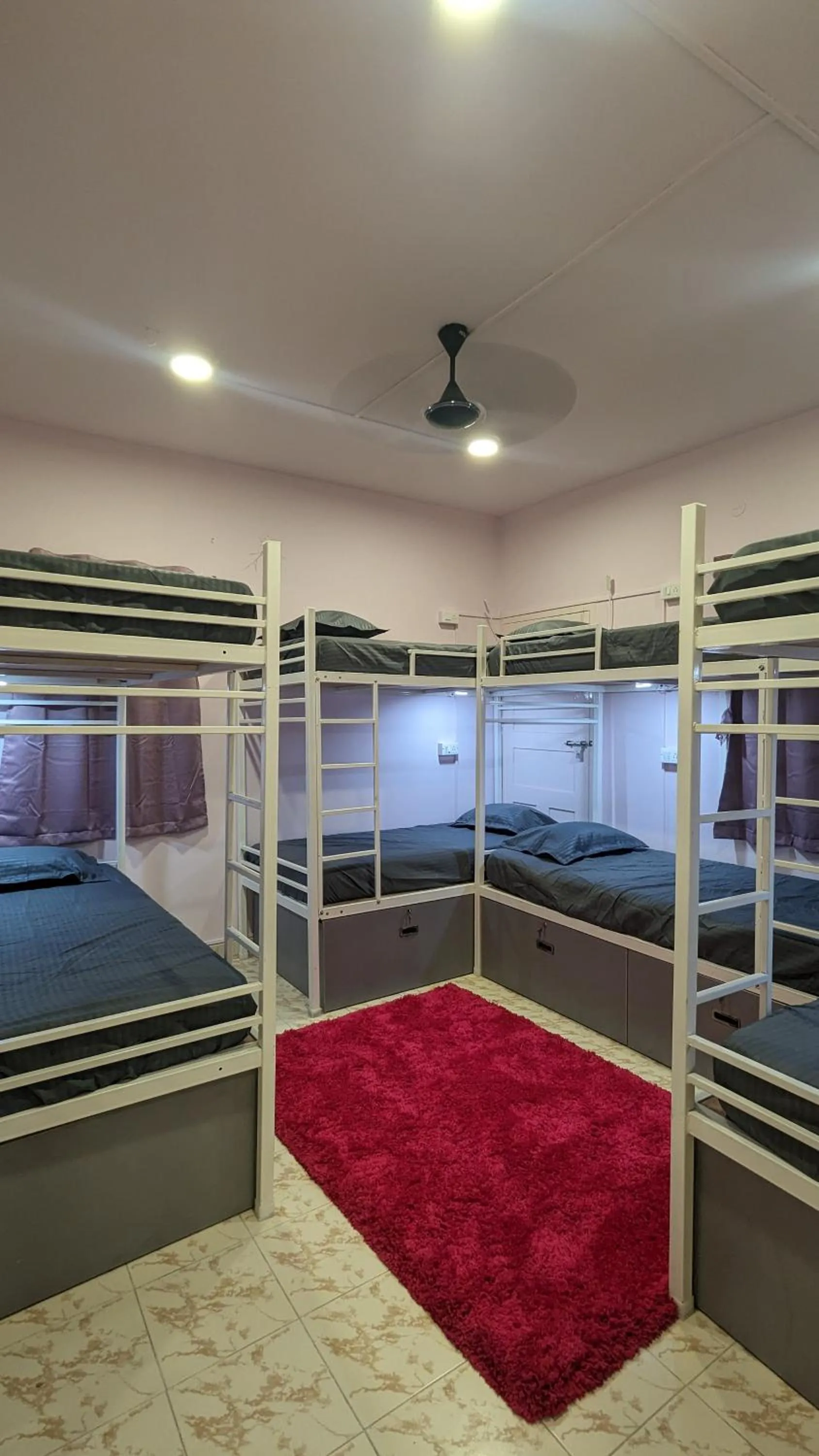 Photo of the whole room, Bed in Cayzen