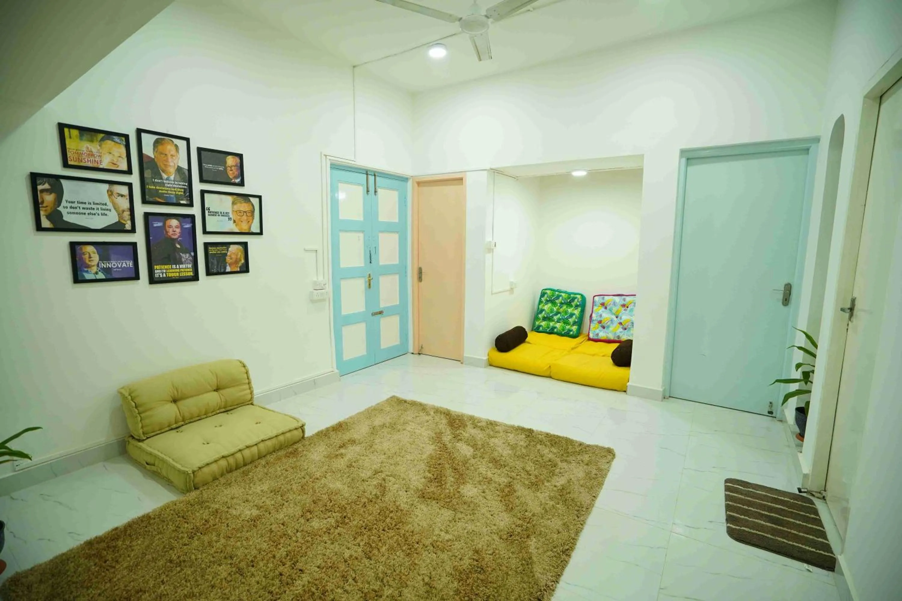 Communal lounge/ TV room, Bed in Cayzen