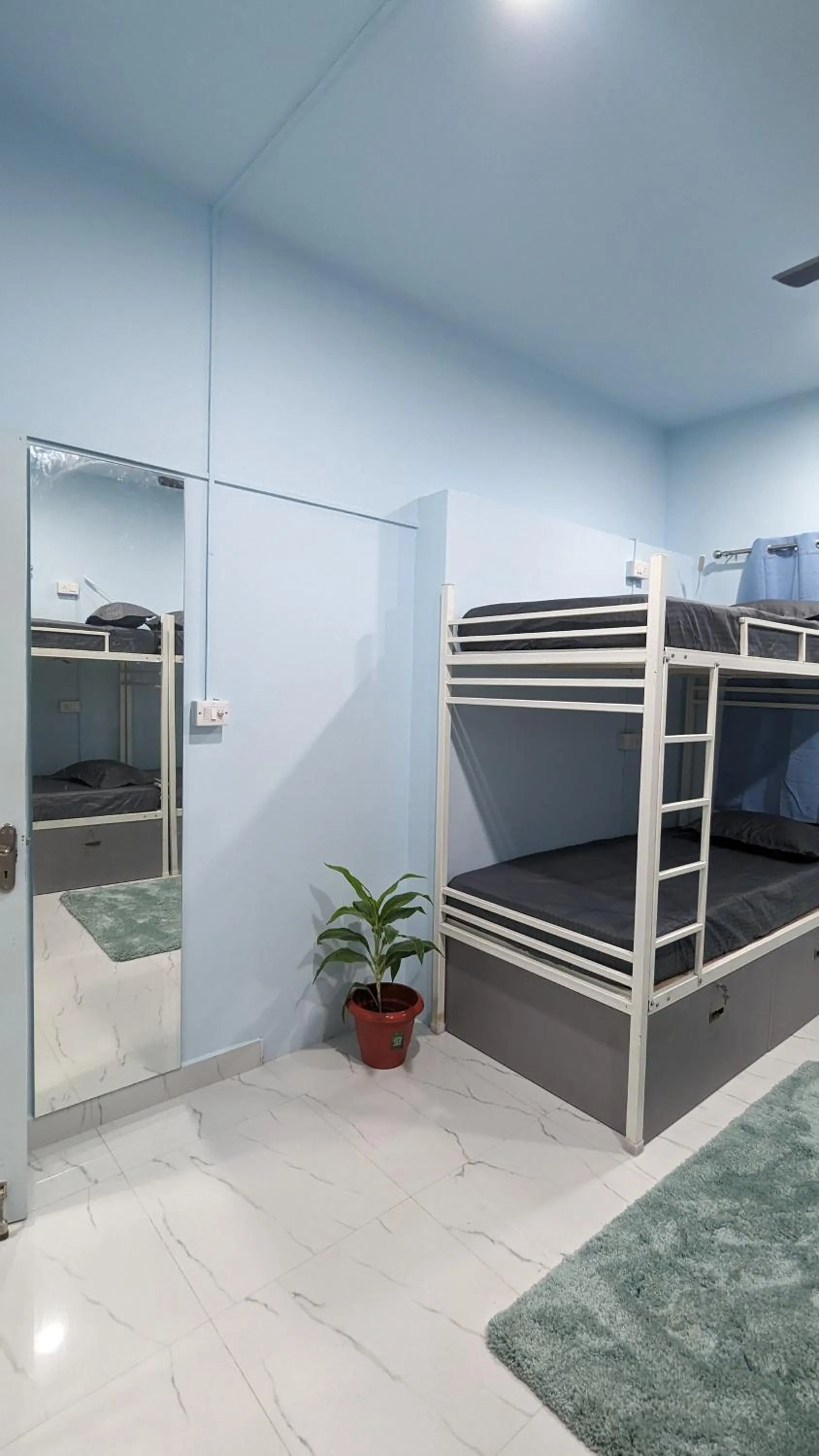 Photo of the whole room, Bed in Cayzen