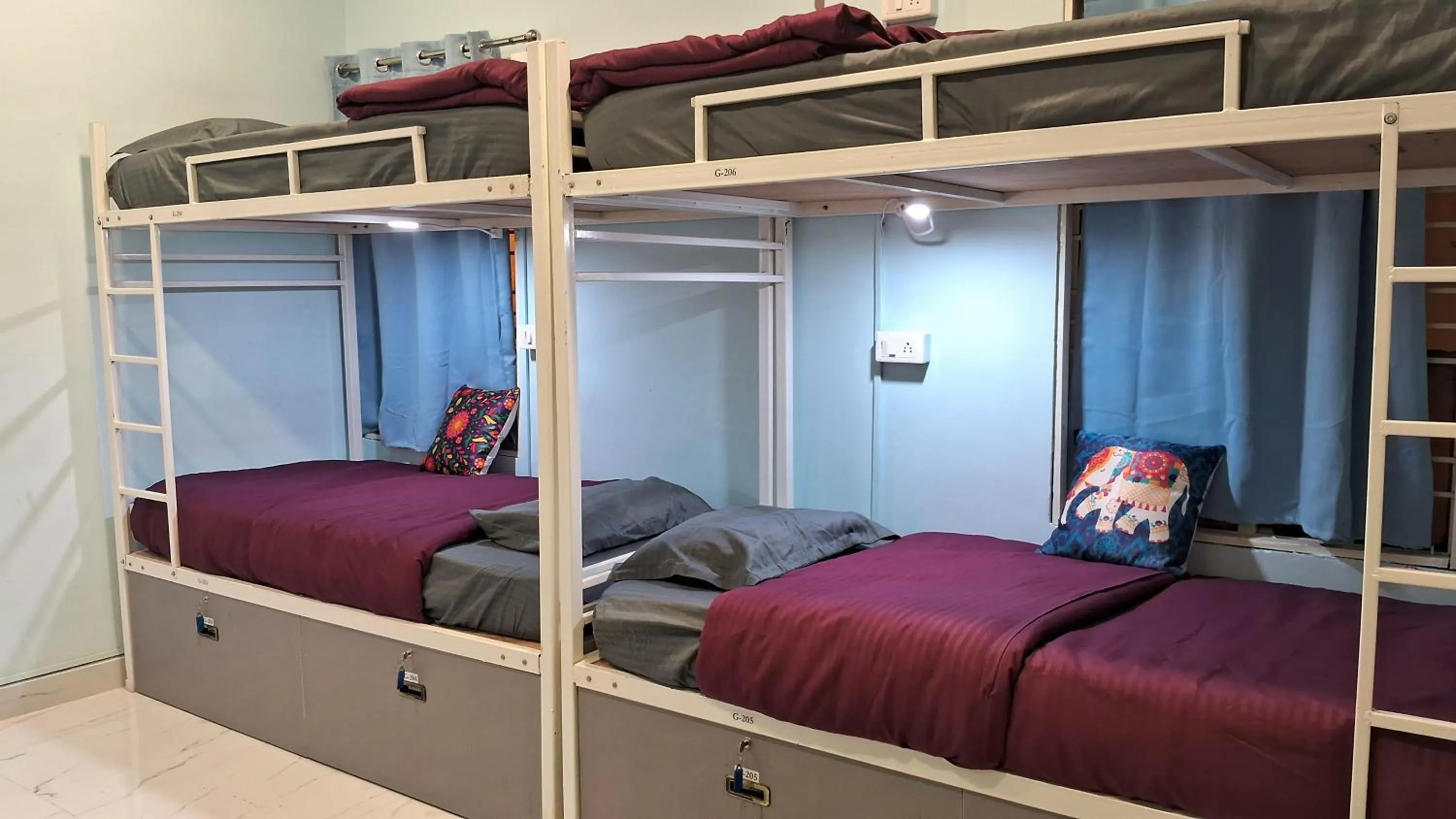 Bedroom, Bed in Cayzen