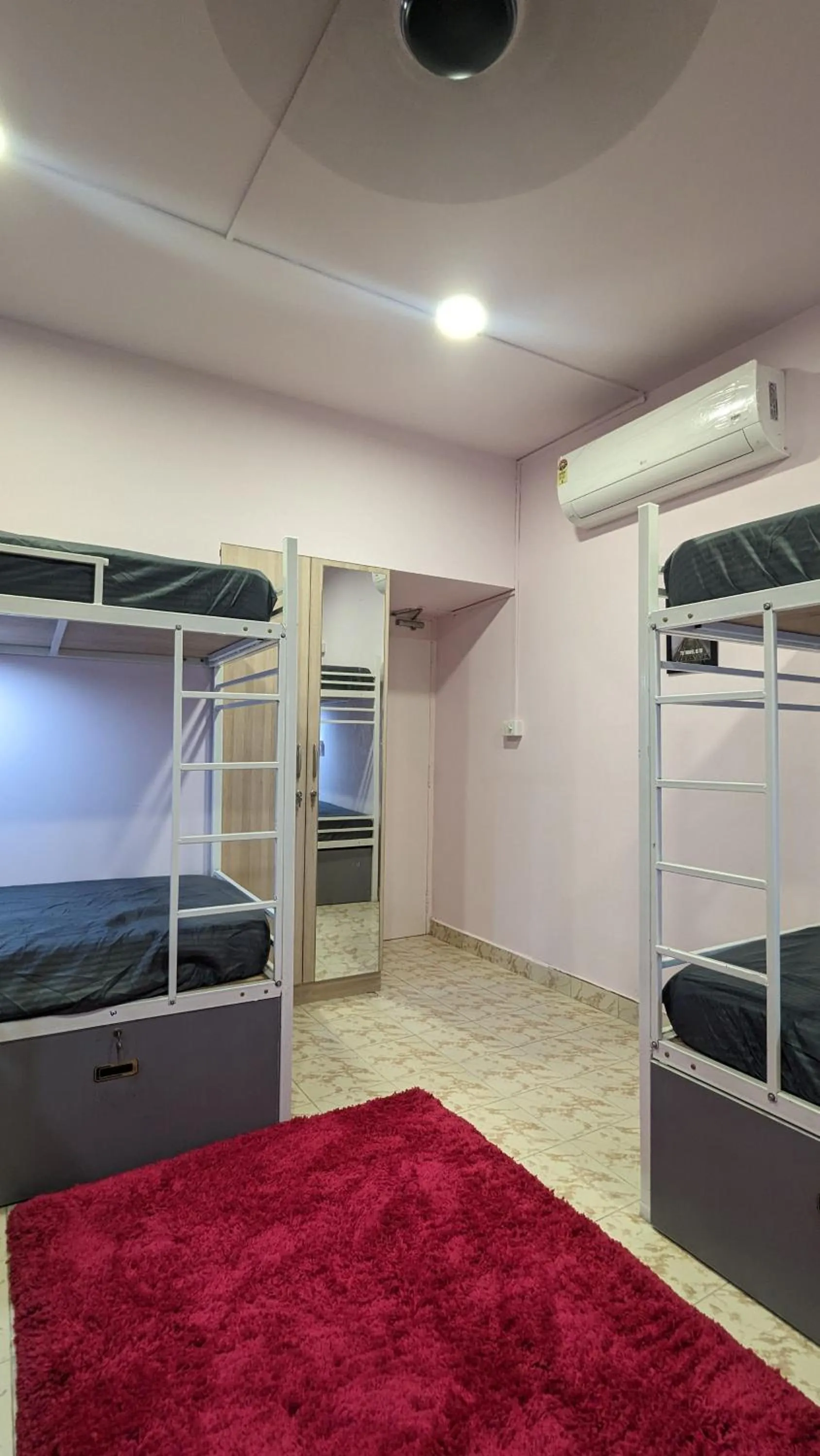 Photo of the whole room, Bed in Cayzen