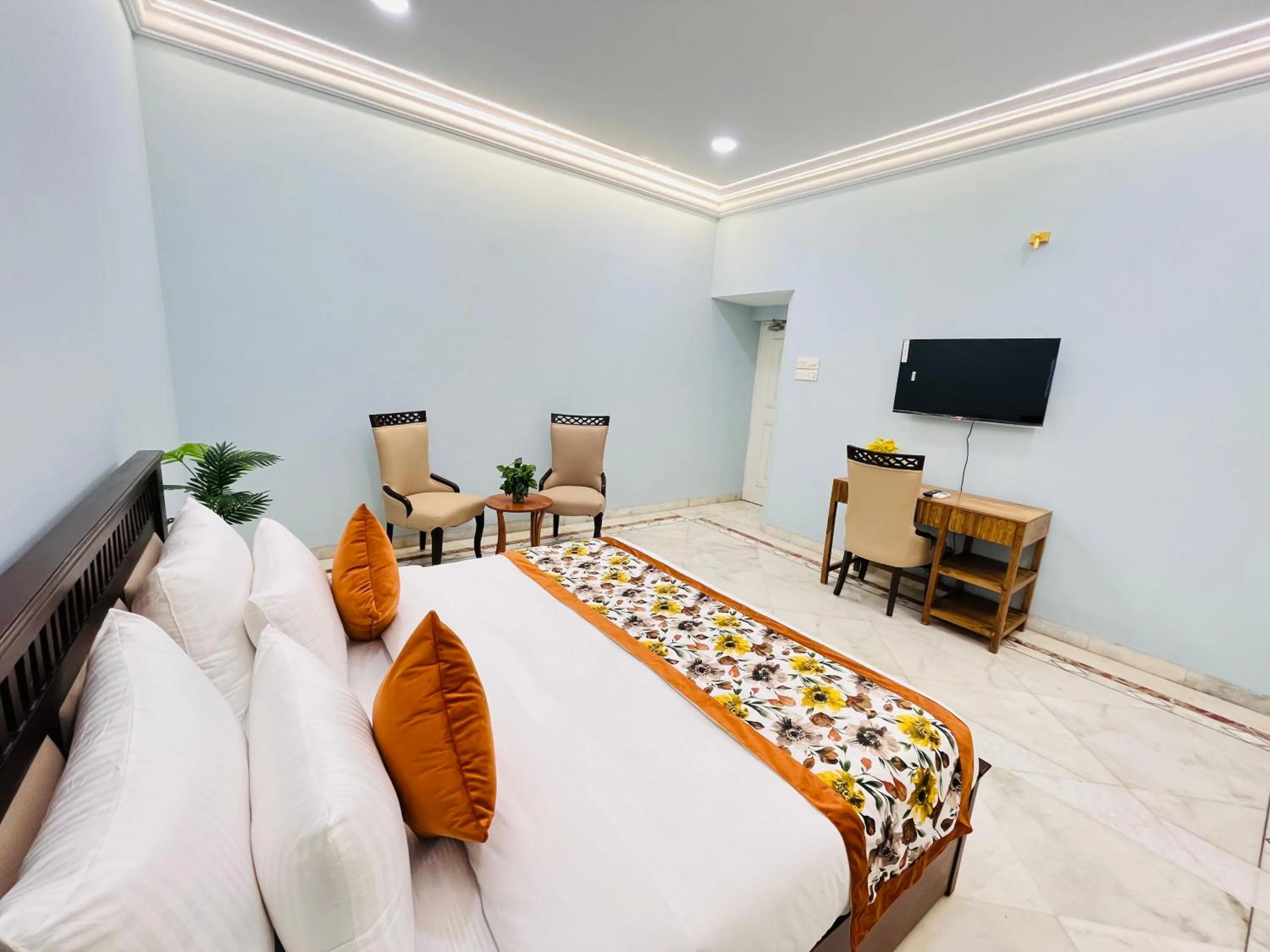 Bed in Gulmohar Residency, Hauz Khas New Delhi, Couple Friendly