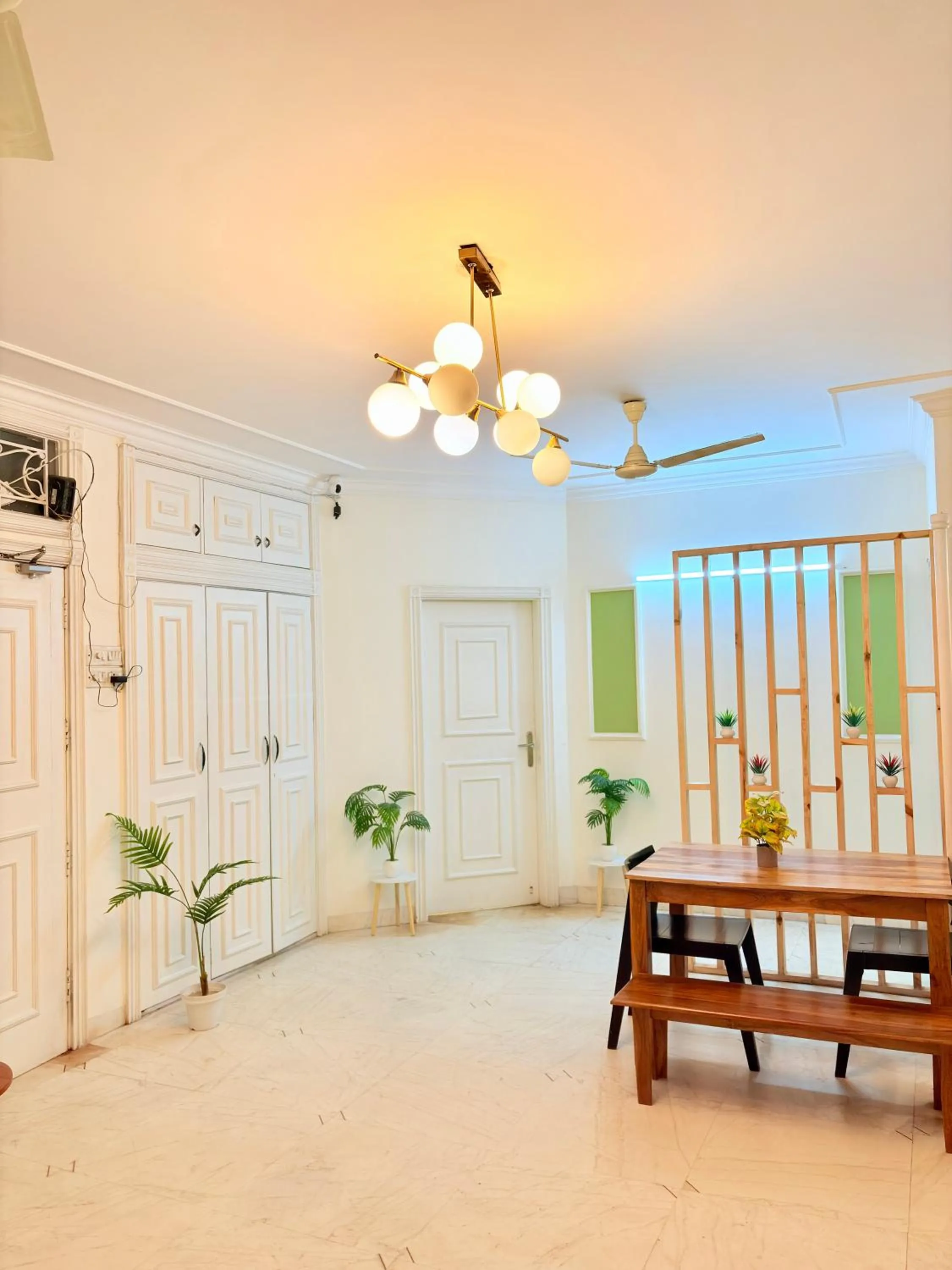 Lobby or reception in Gulmohar Residency, Hauz Khas New Delhi, Couple Friendly