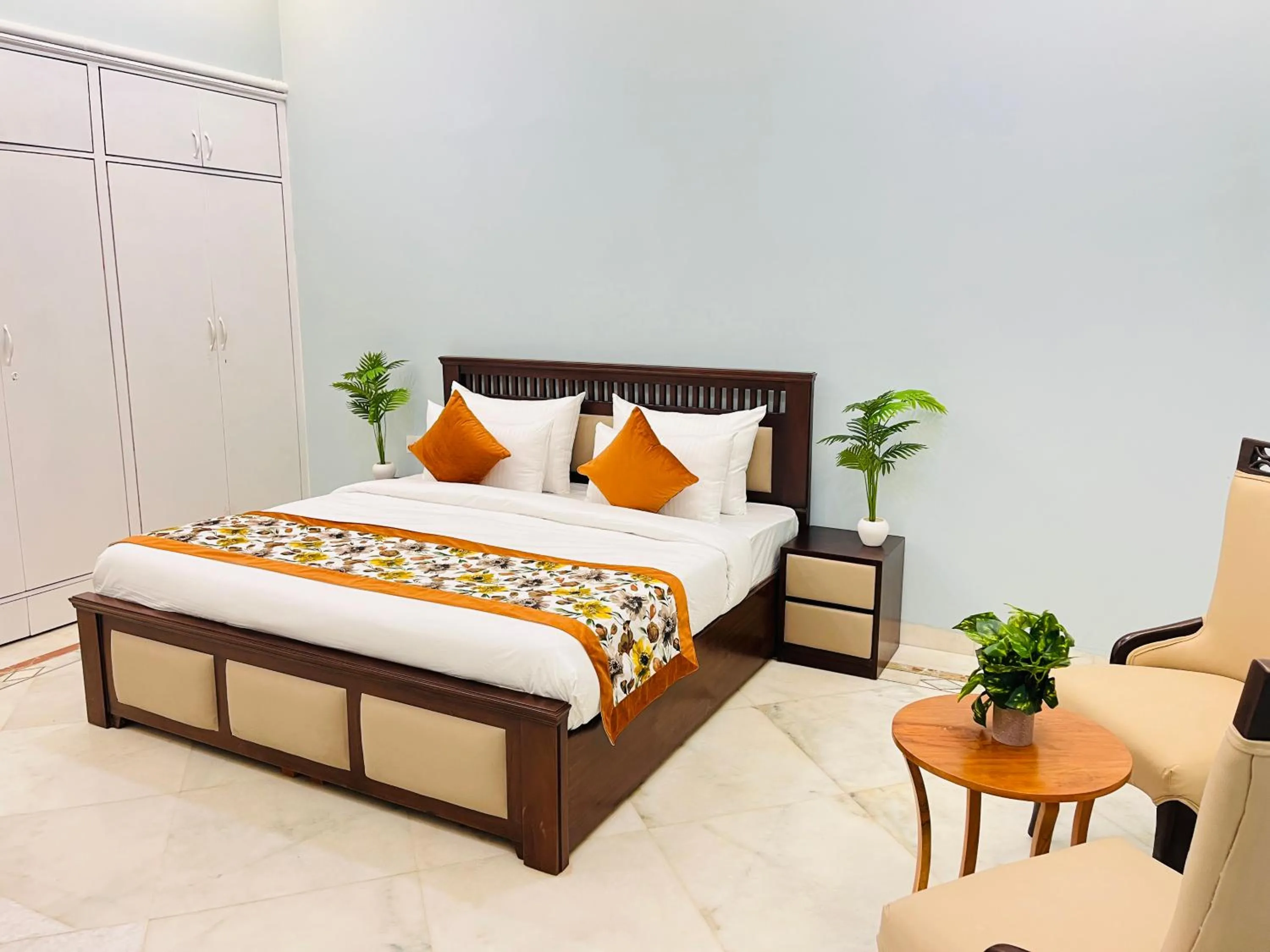 Bed in Gulmohar Residency, Hauz Khas New Delhi, Couple Friendly