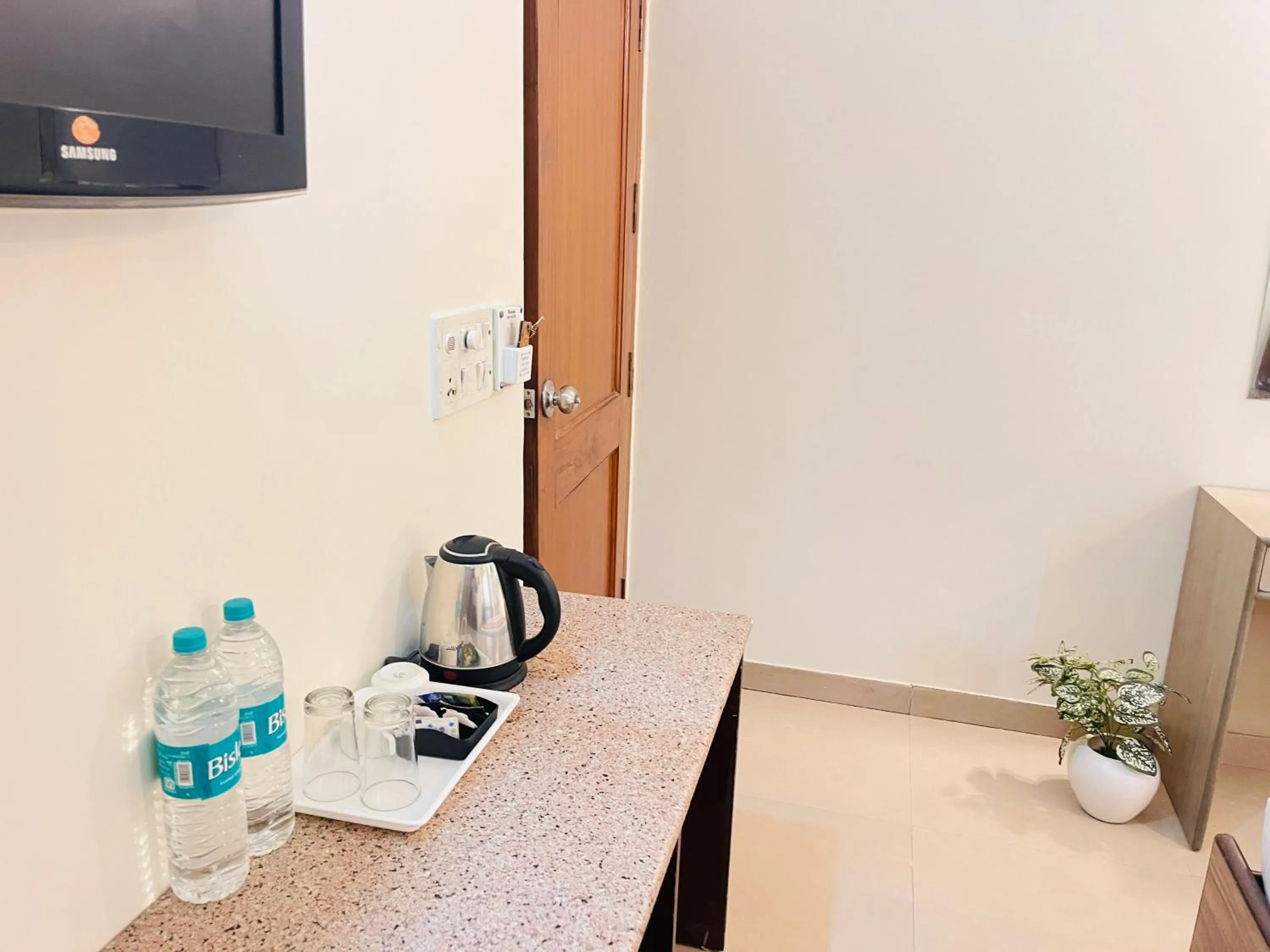 TV and multimedia in Gulmohar Residency, Hauz Khas New Delhi, Couple Friendly