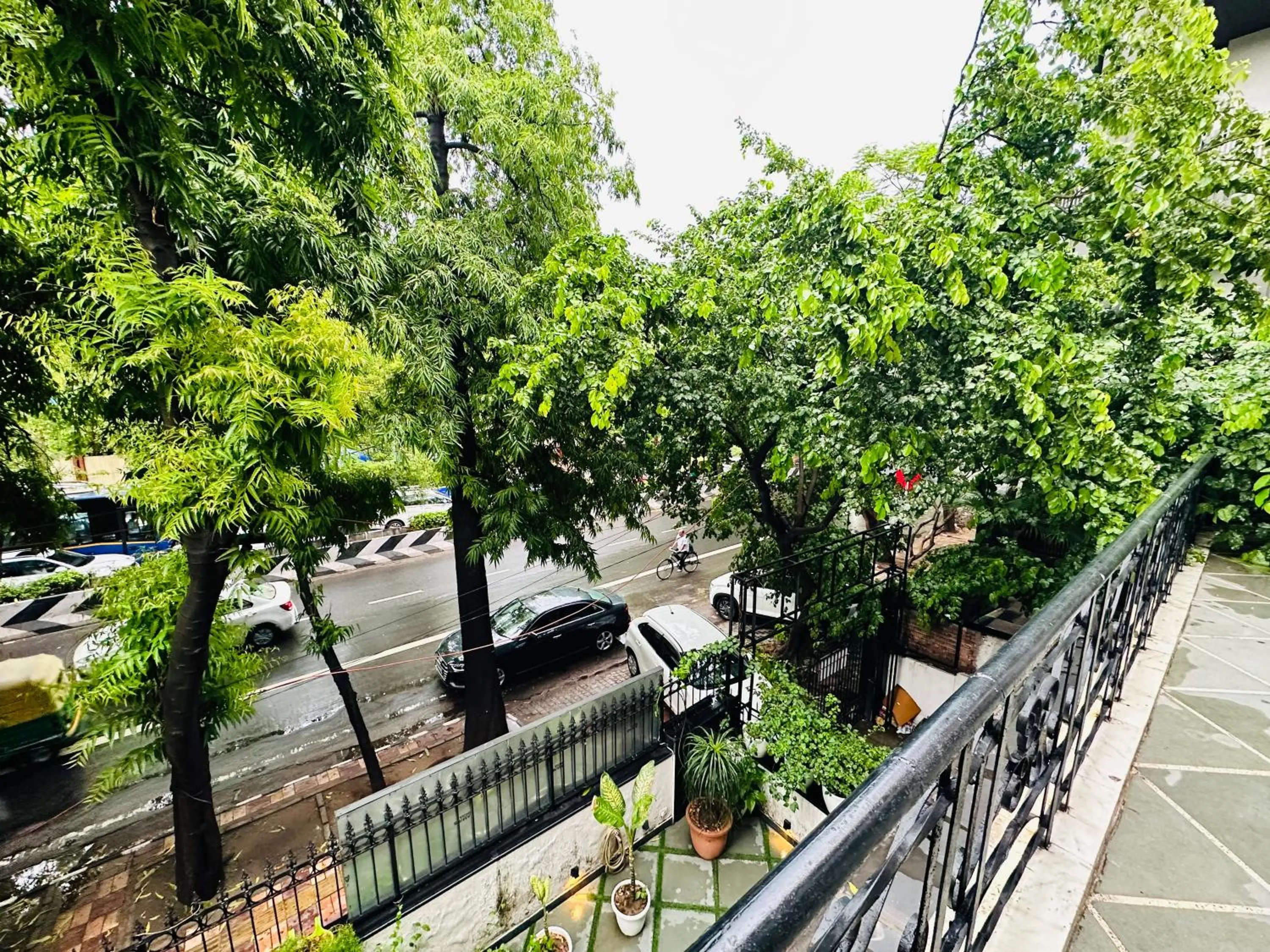 Garden in Gulmohar Residency, Hauz Khas New Delhi, Couple Friendly