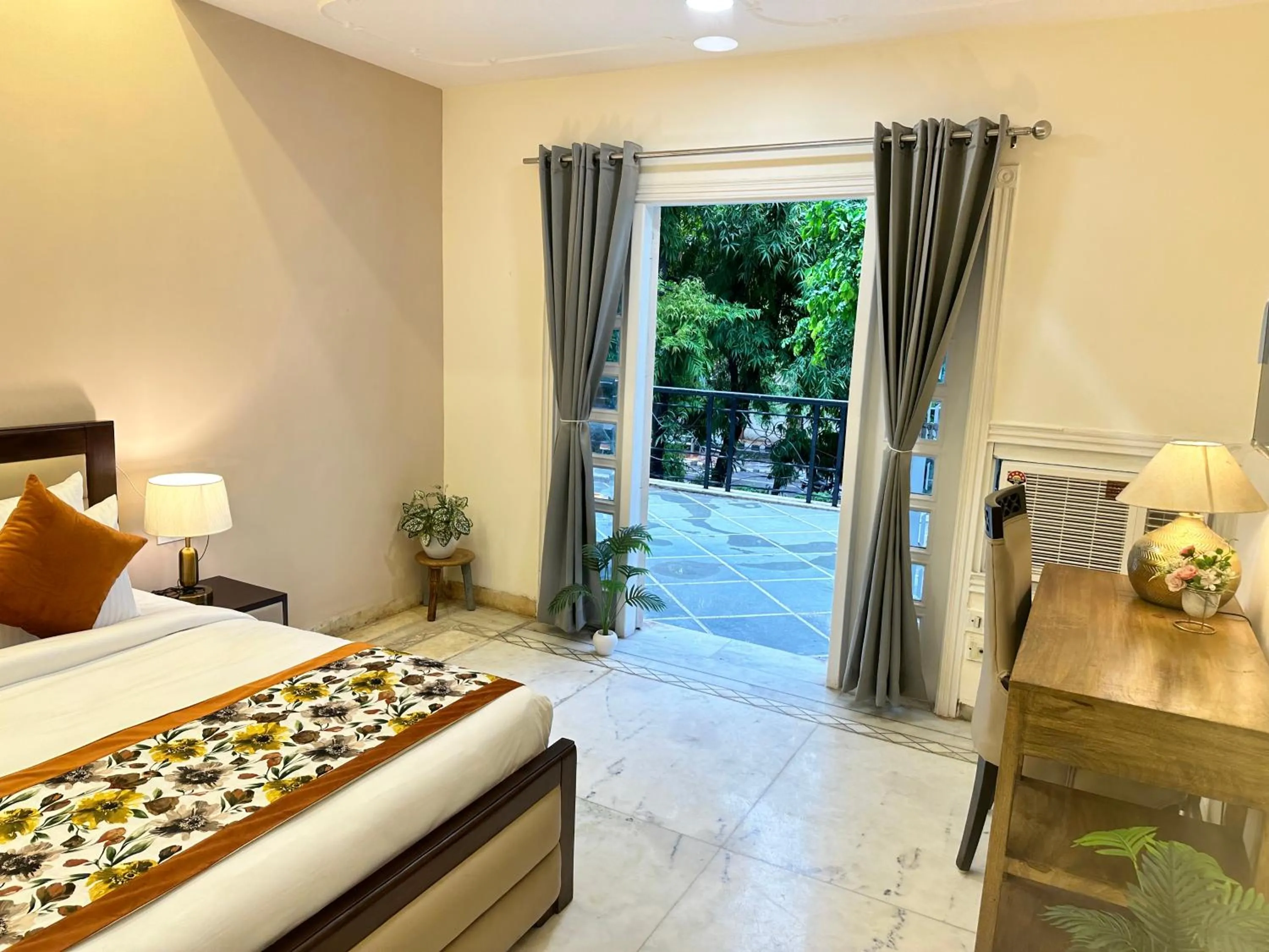 Living room, Bed in Gulmohar Residency, Hauz Khas New Delhi, Couple Friendly