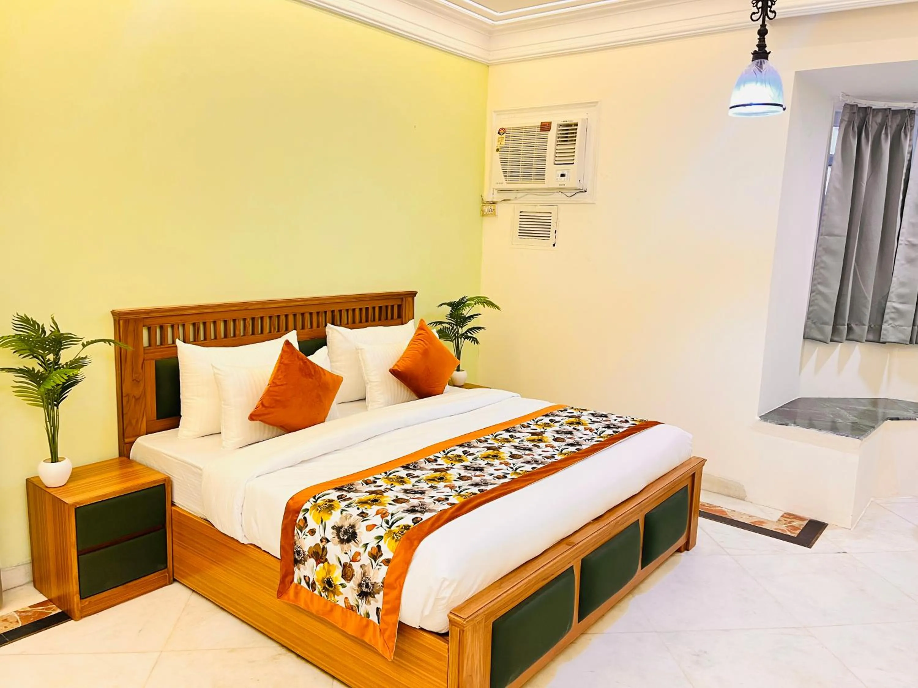 Bed in Gulmohar Residency, Hauz Khas New Delhi, Couple Friendly