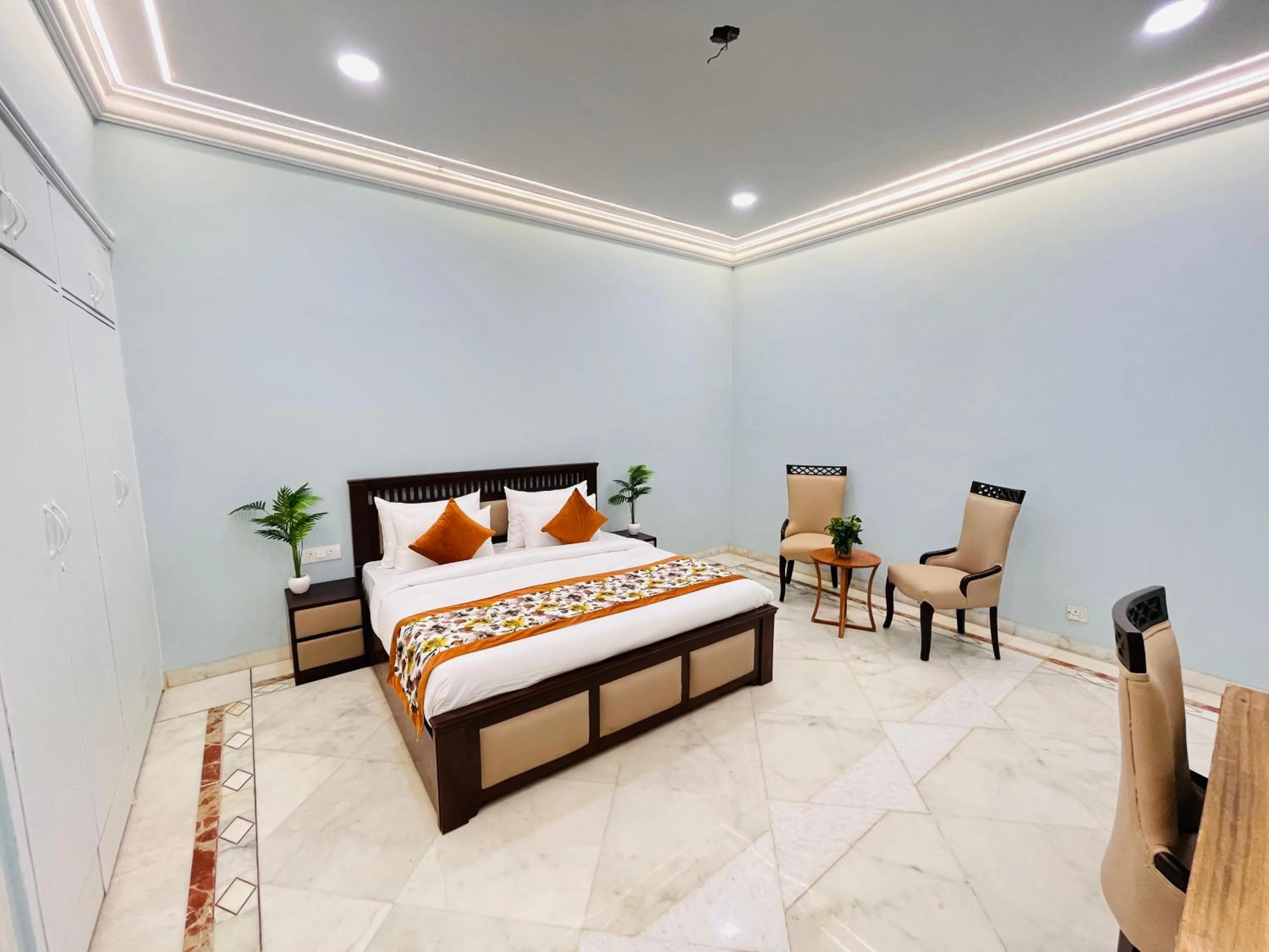 Bed in Gulmohar Residency, Hauz Khas New Delhi, Couple Friendly