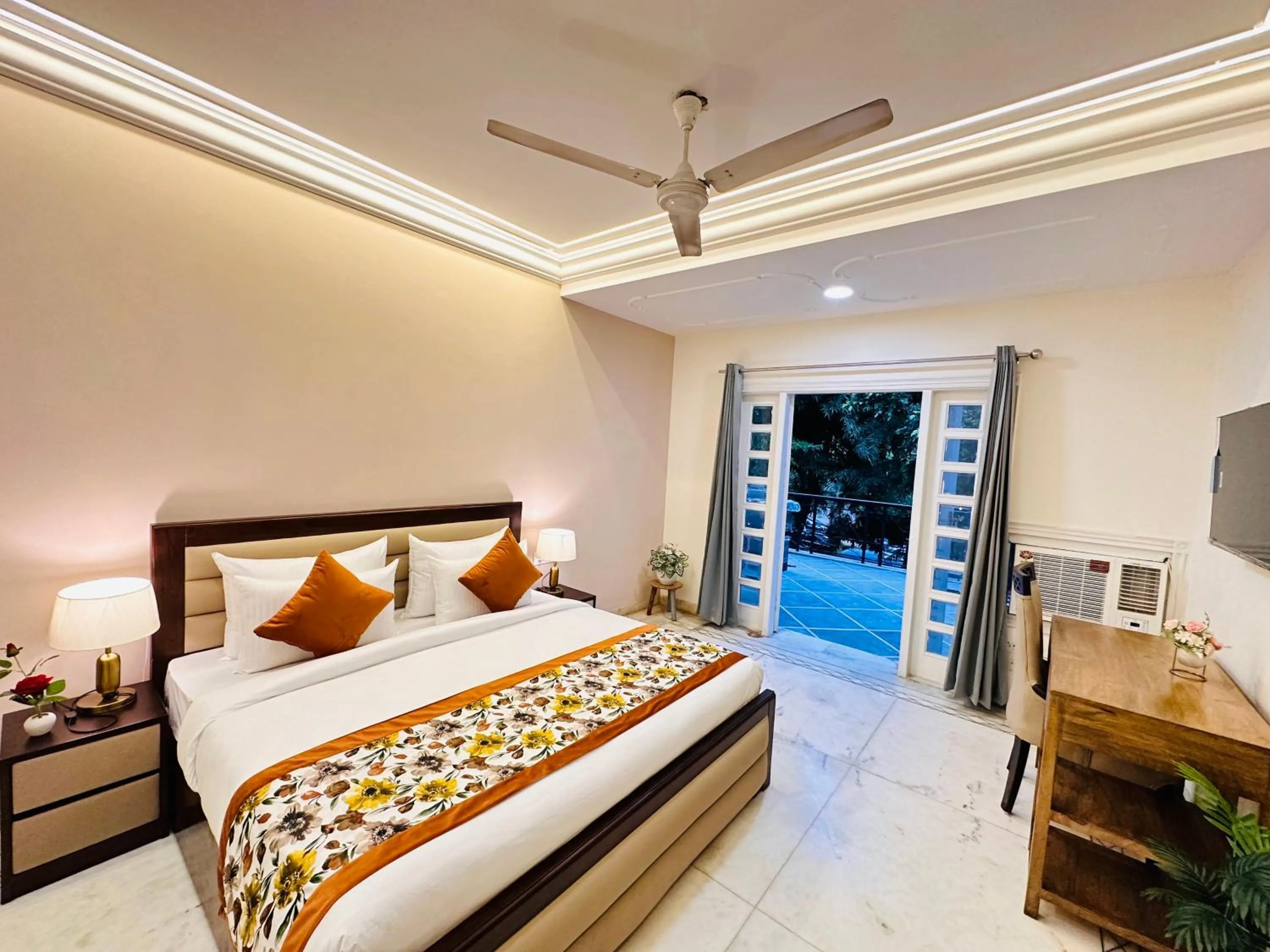 Photo of the whole room, Bed in Gulmohar Residency, Hauz Khas New Delhi, Couple Friendly