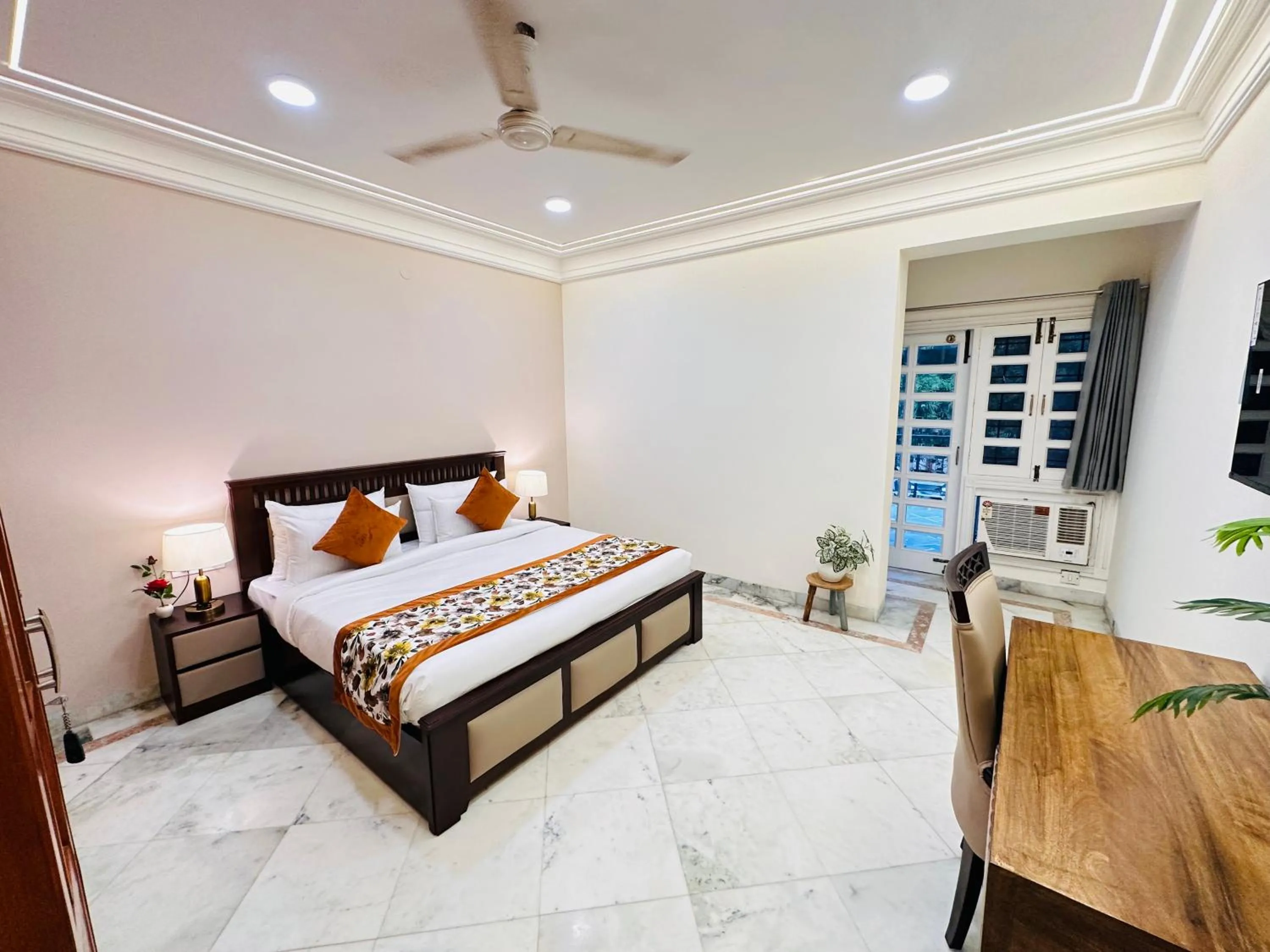 Bed in Gulmohar Residency, Hauz Khas New Delhi, Couple Friendly