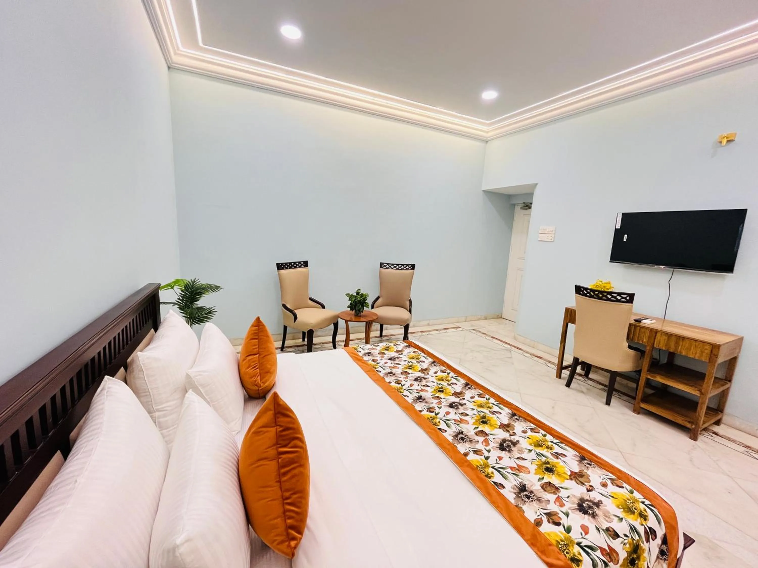 Bed in Gulmohar Residency, Hauz Khas New Delhi, Couple Friendly