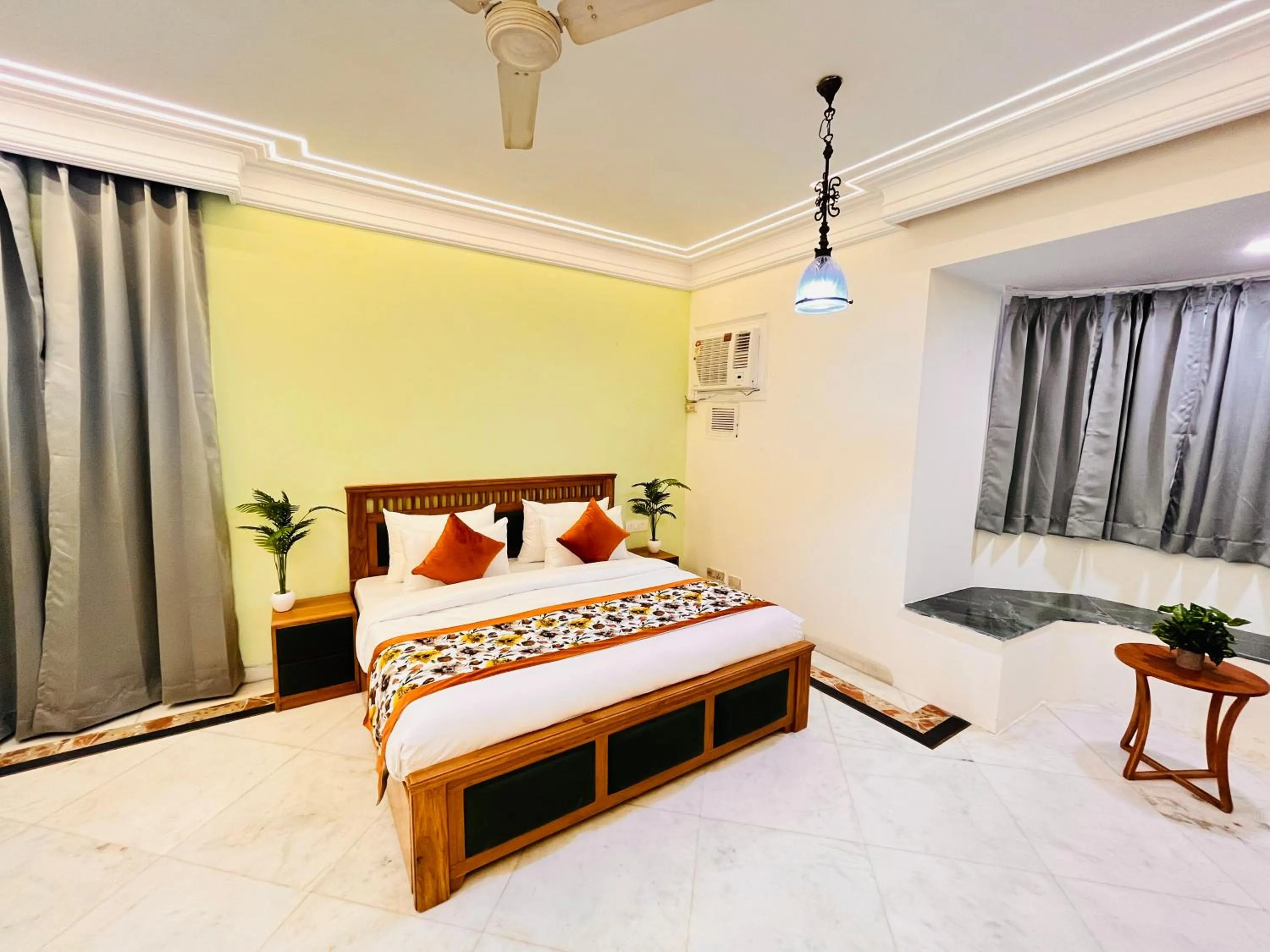 Bed in Gulmohar Residency, Hauz Khas New Delhi, Couple Friendly